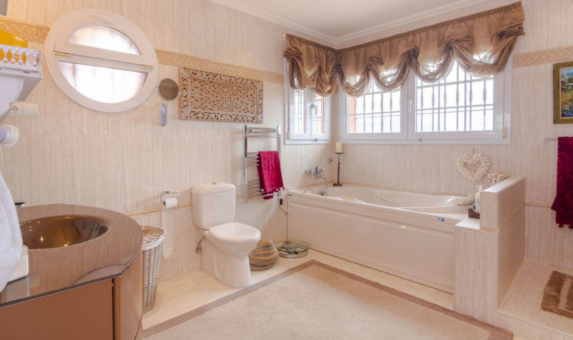 Resale - House -
La Cala de Mijas