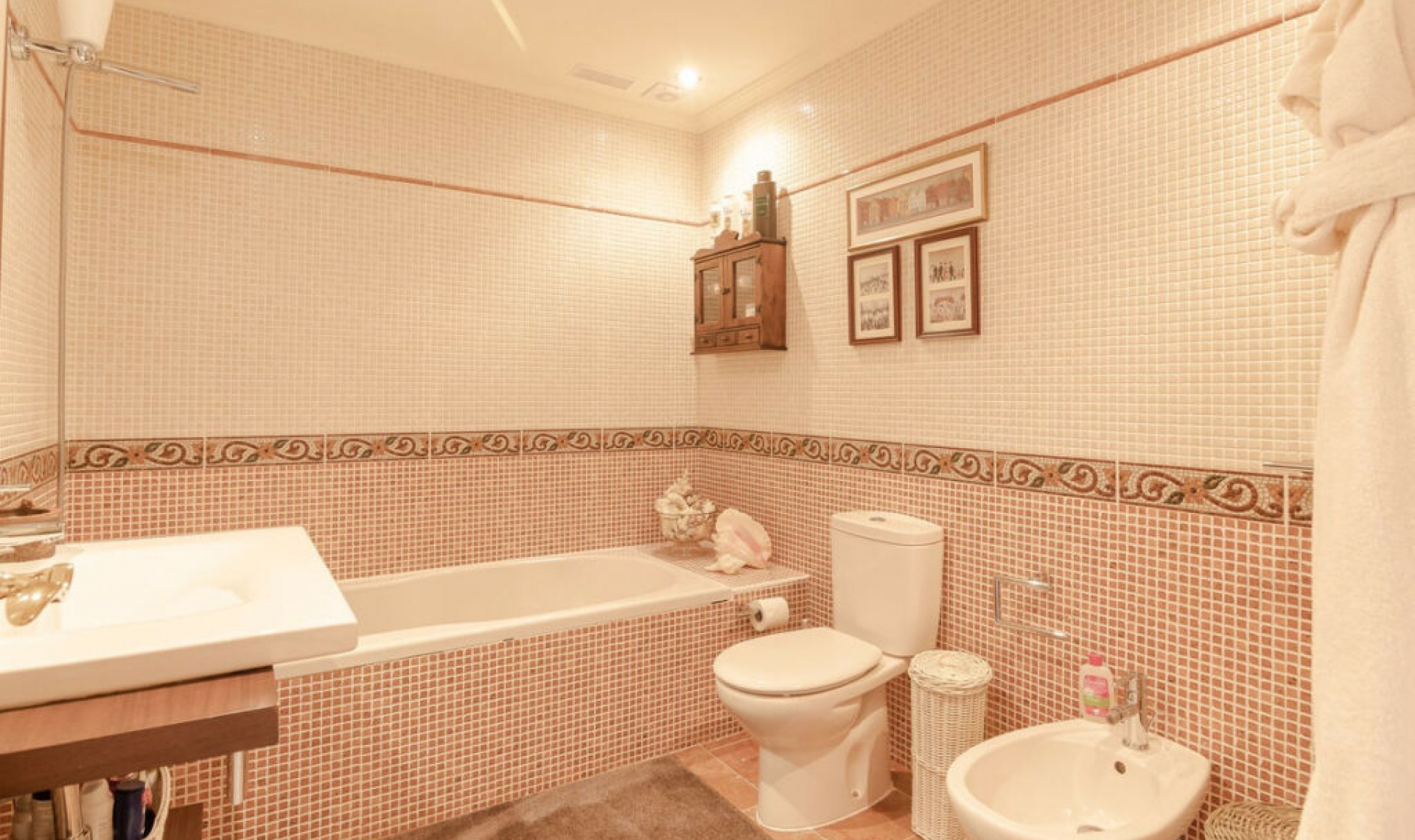 Resale - House -
La Cala de Mijas