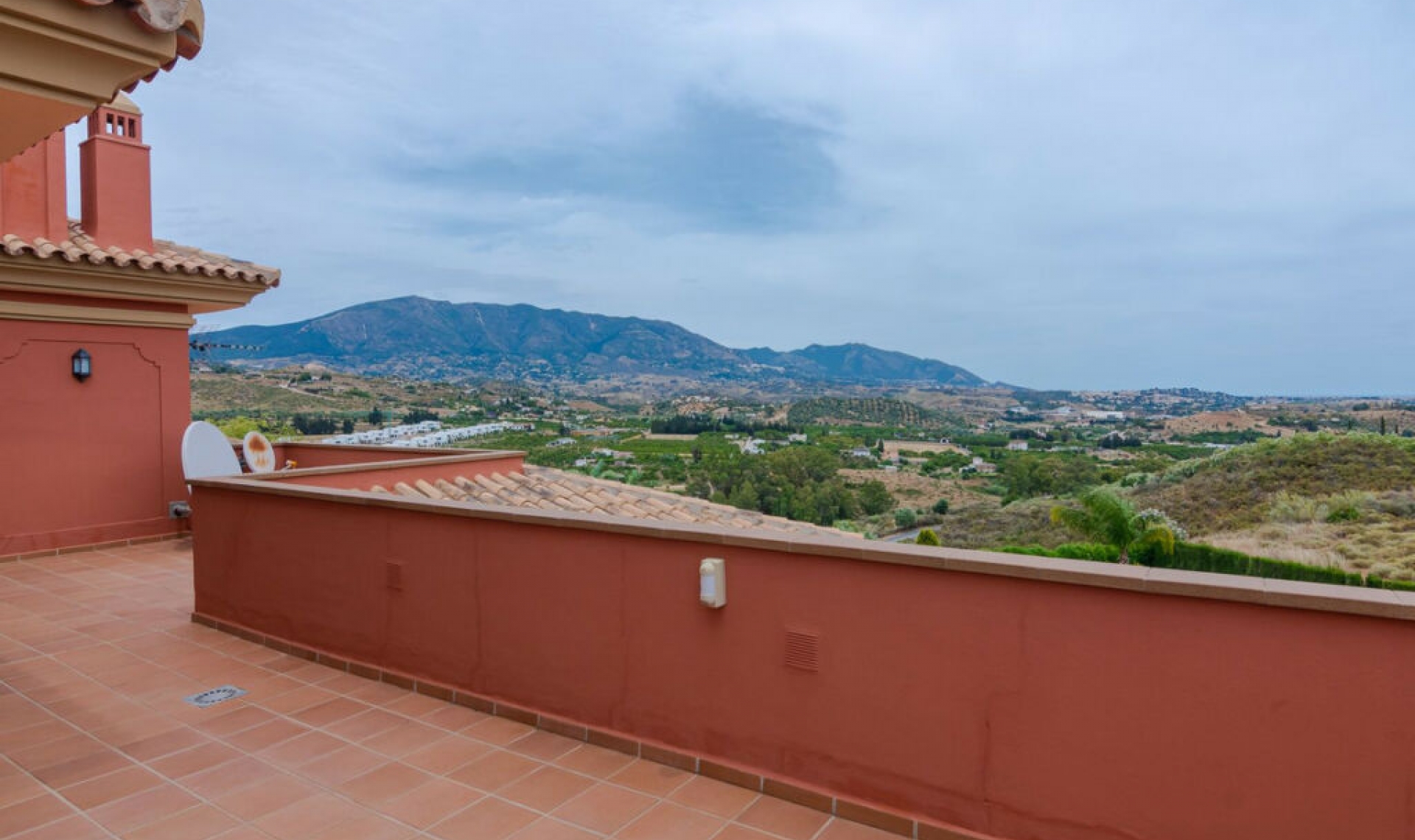 Resale - House -
La Cala de Mijas