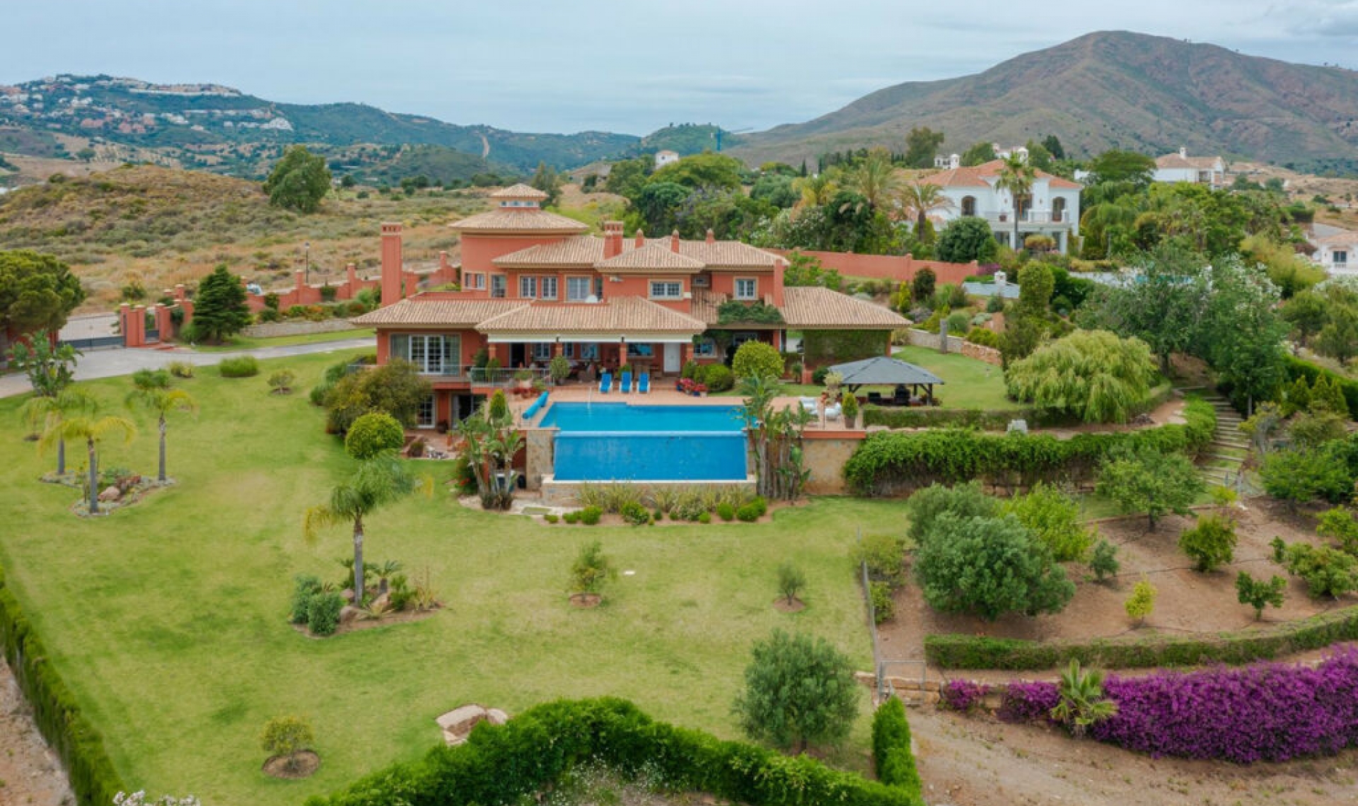 Resale - House -
La Cala de Mijas