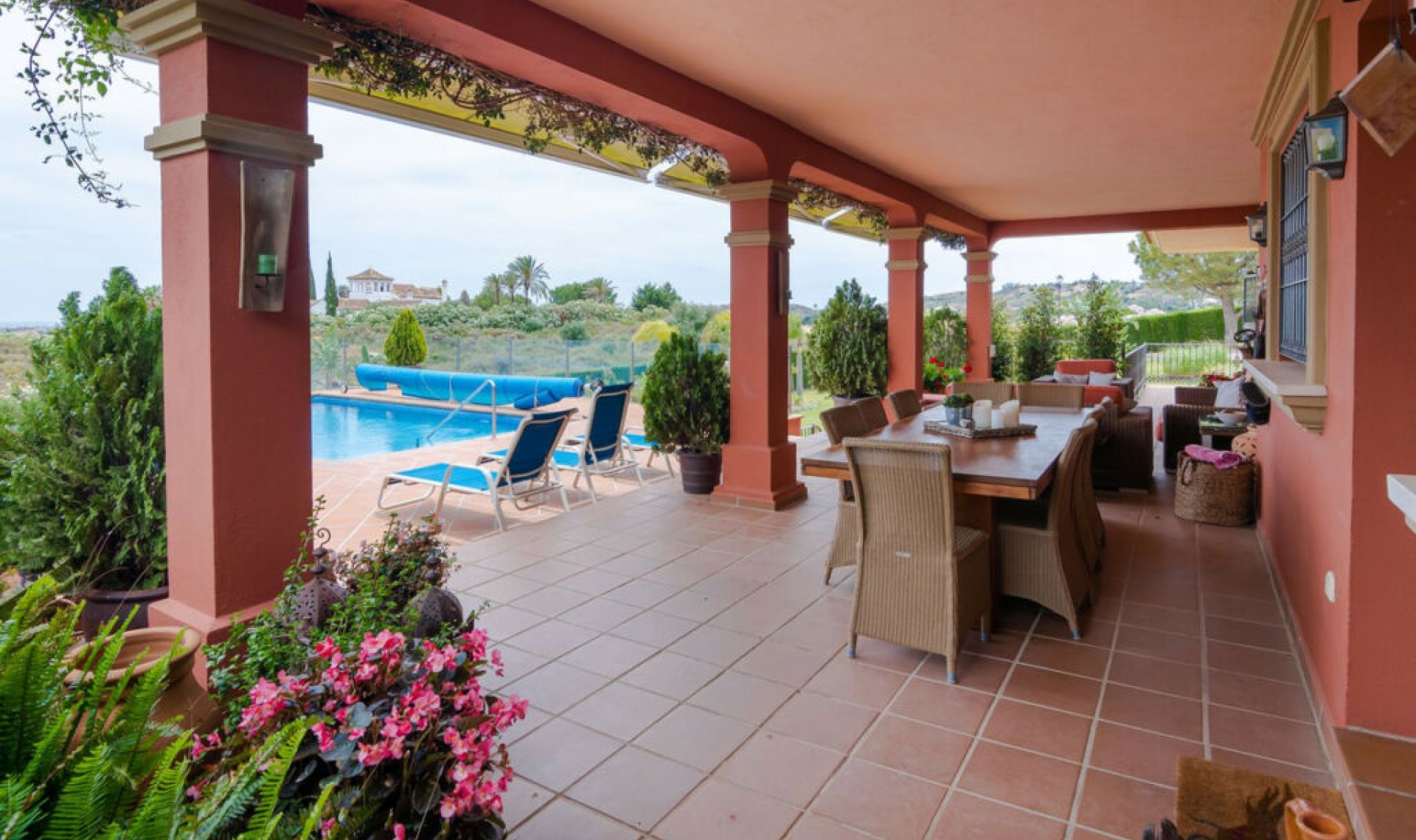 Resale - House -
La Cala de Mijas