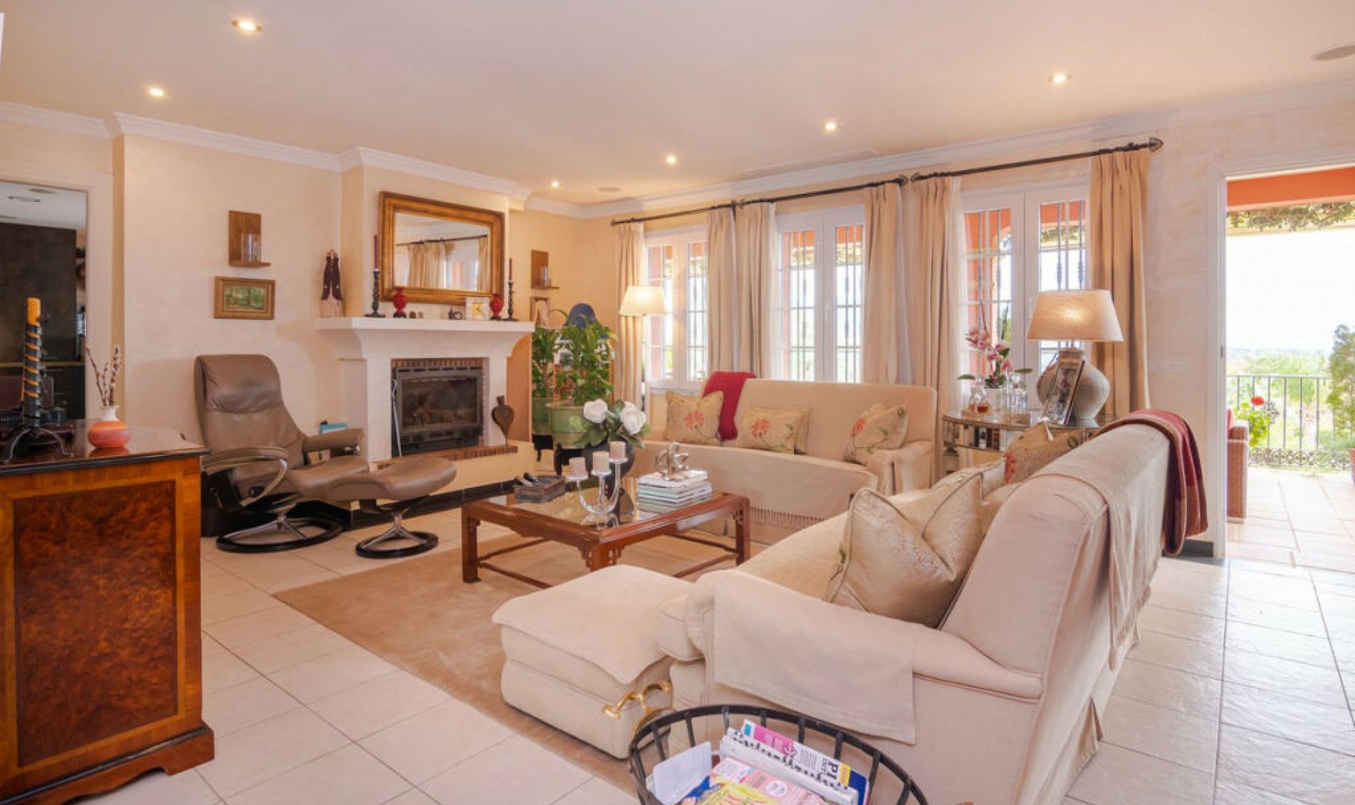 Resale - House -
La Cala de Mijas