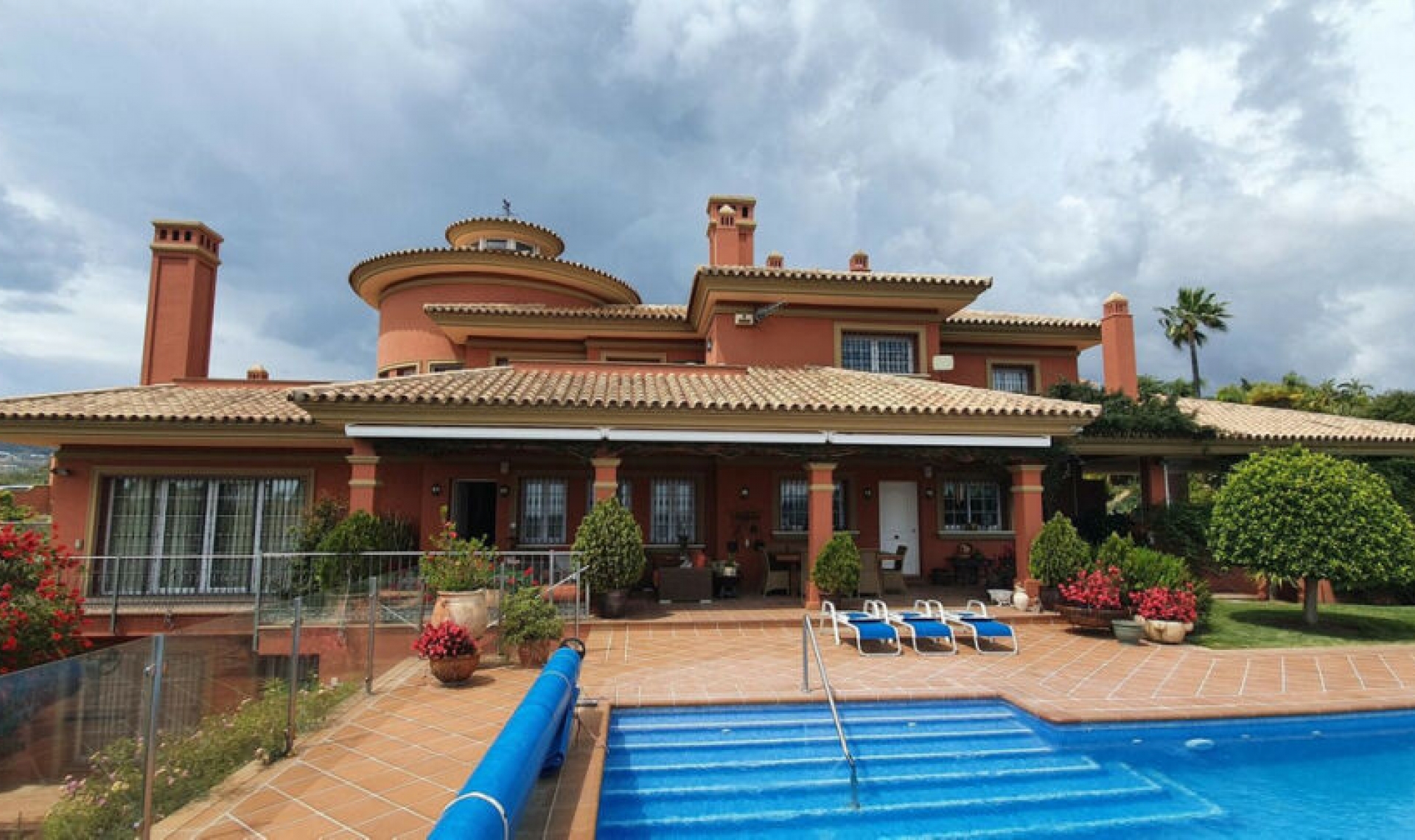 Resale - House -
La Cala de Mijas