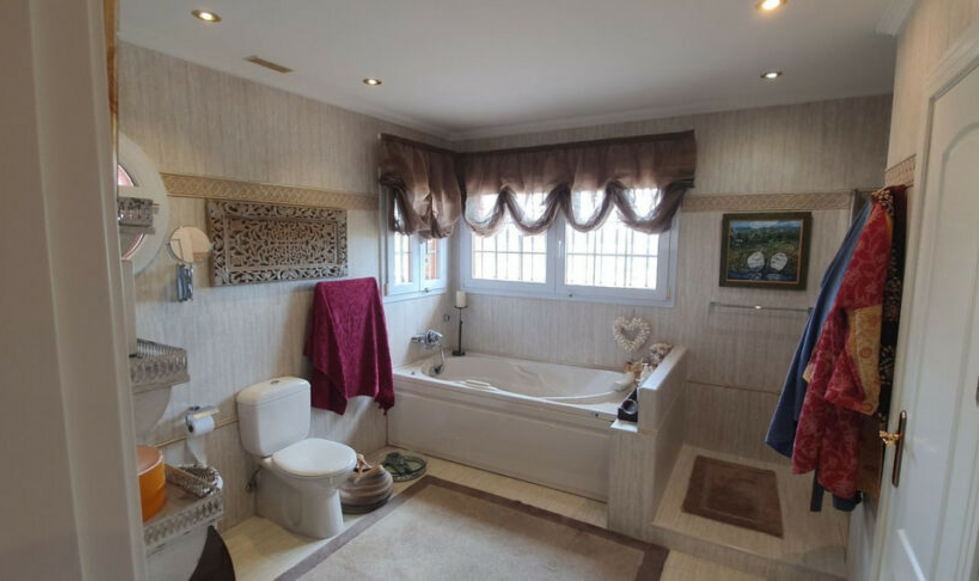 Resale - House -
La Cala de Mijas