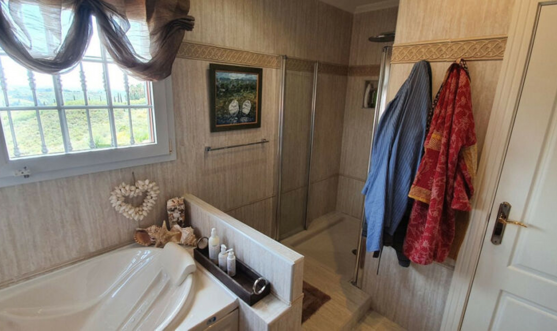 Resale - House -
La Cala de Mijas