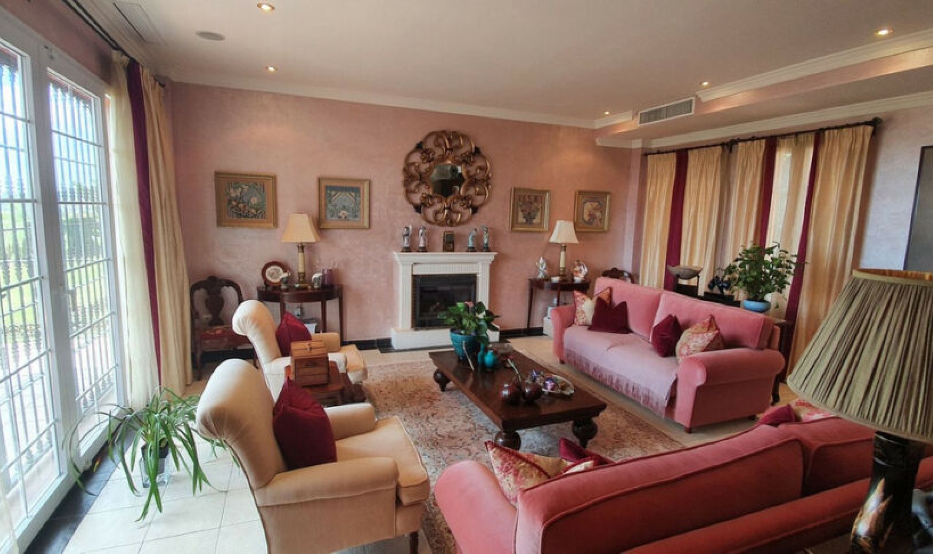 Resale - House -
La Cala de Mijas