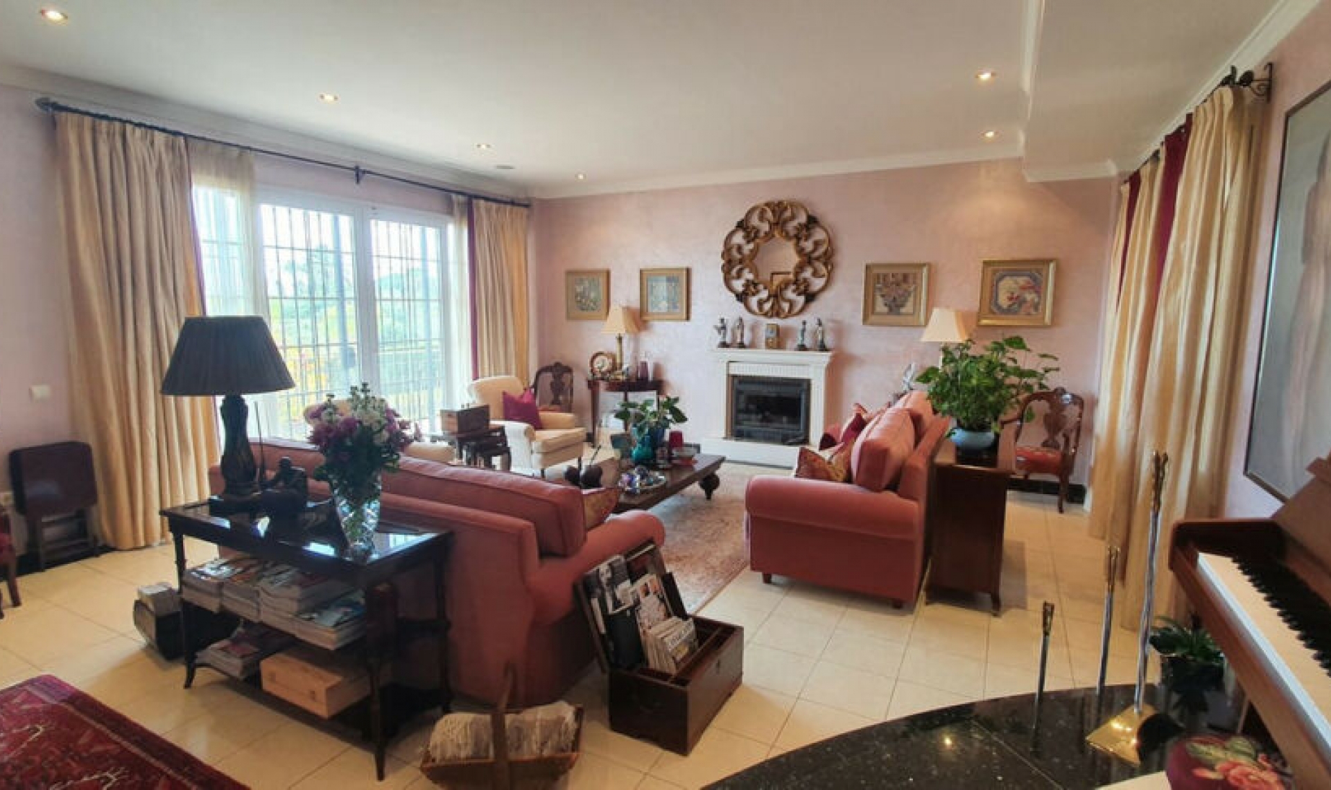 Resale - House -
La Cala de Mijas