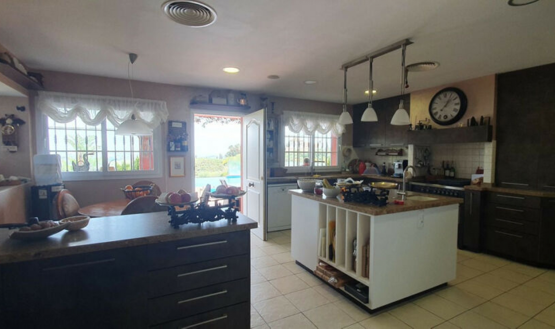 Resale - House -
La Cala de Mijas