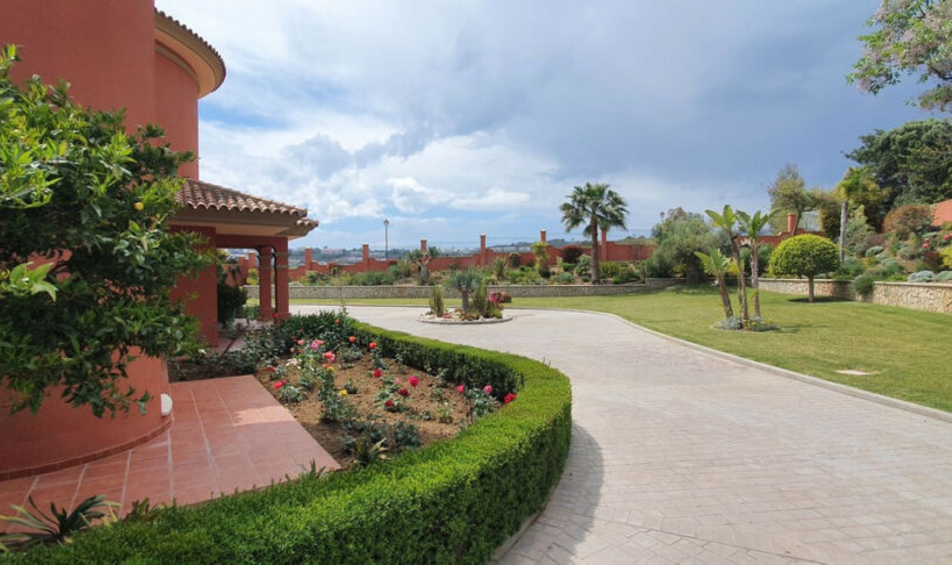 Resale - House -
La Cala de Mijas