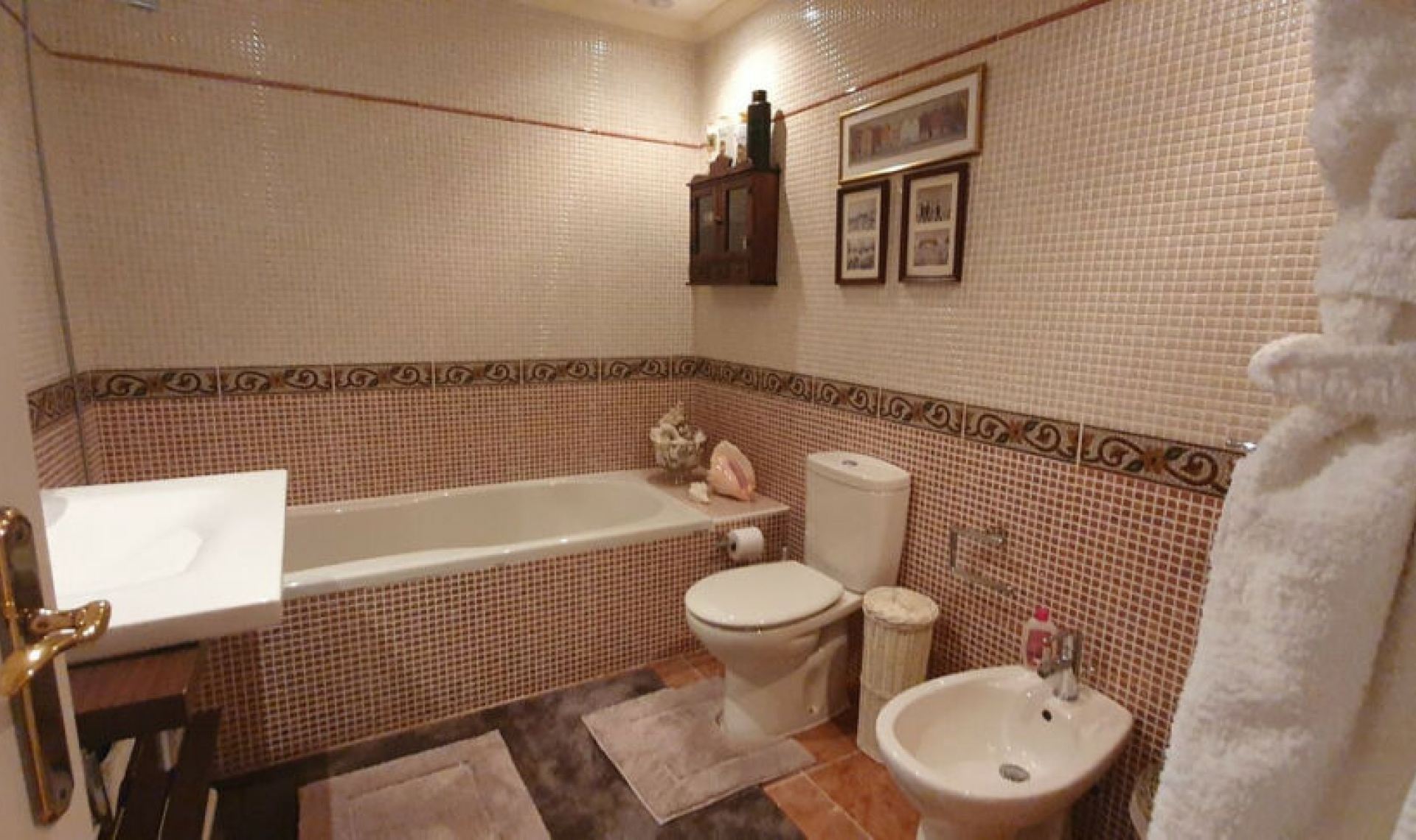 Resale - House -
La Cala de Mijas