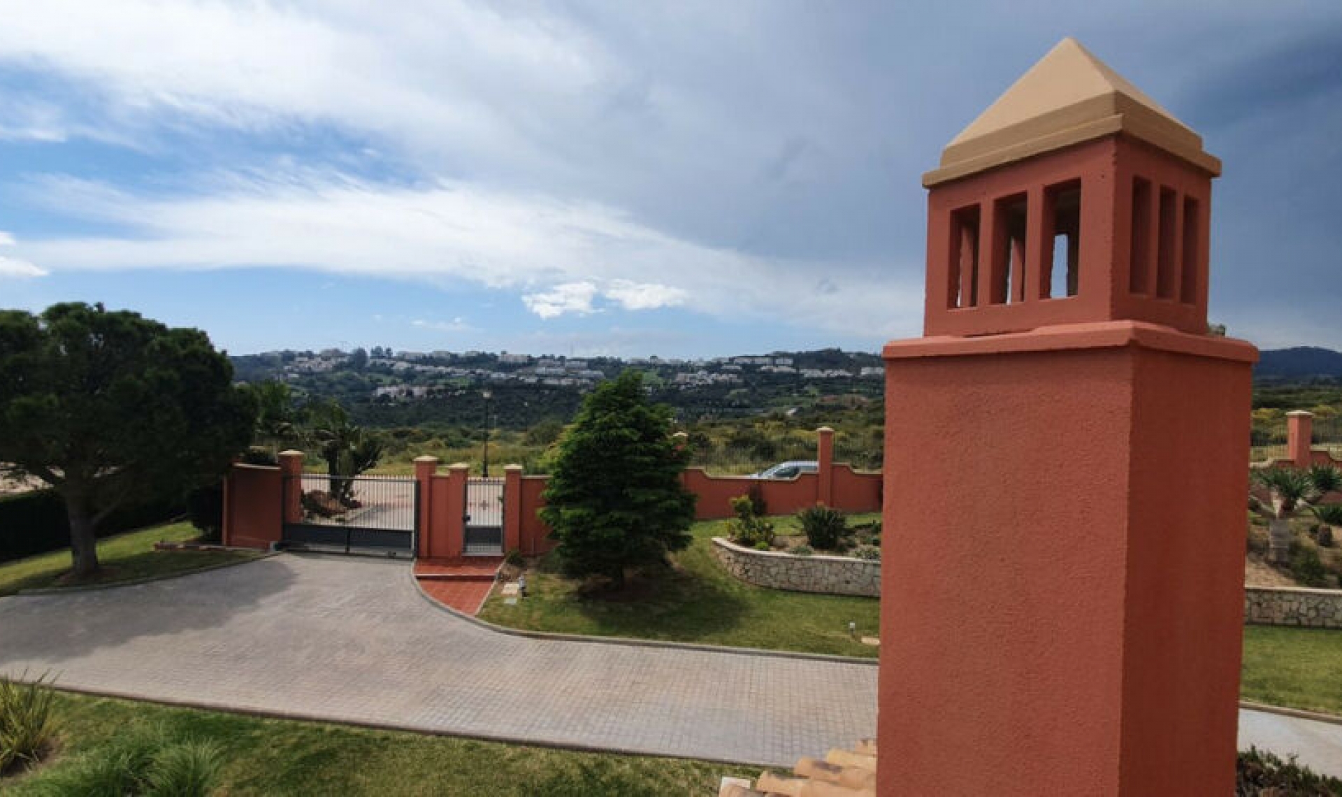 Resale - House -
La Cala de Mijas