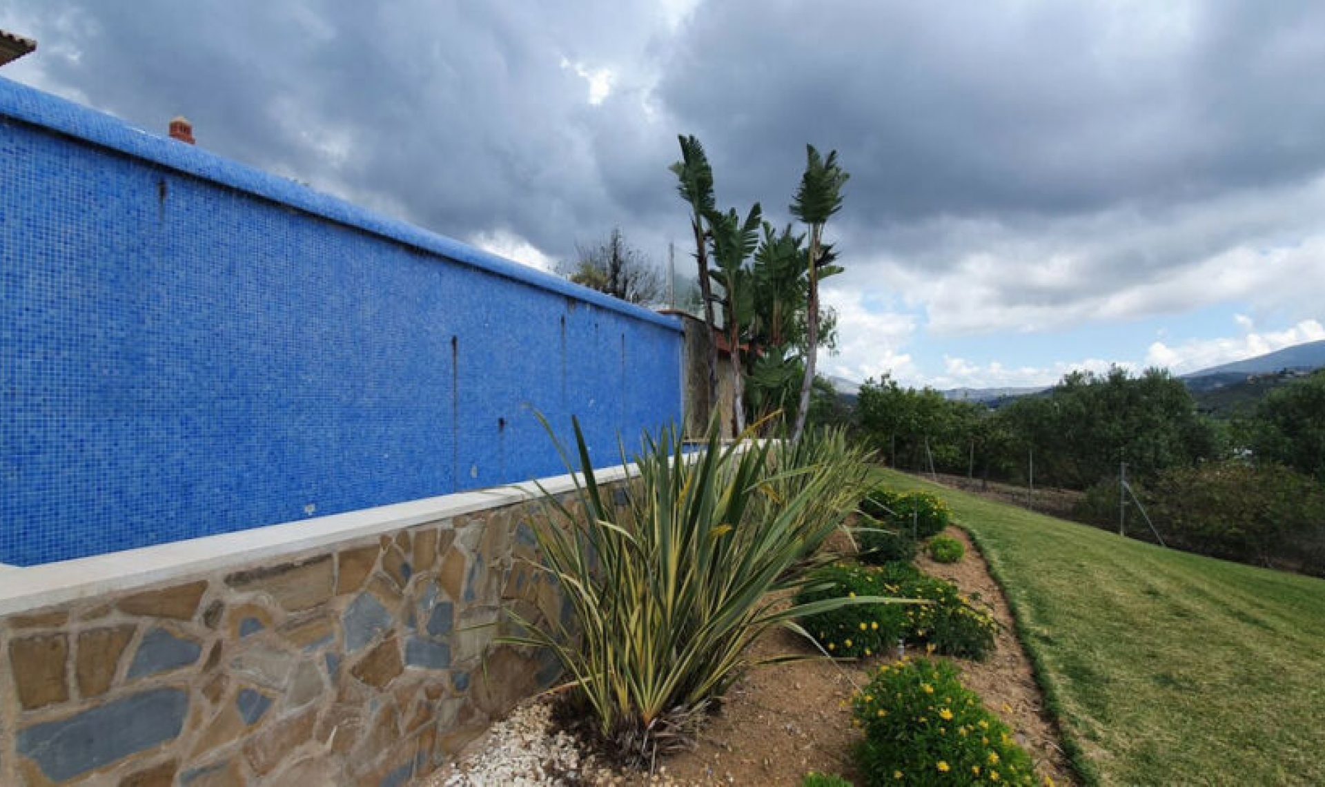 Resale - House -
La Cala de Mijas