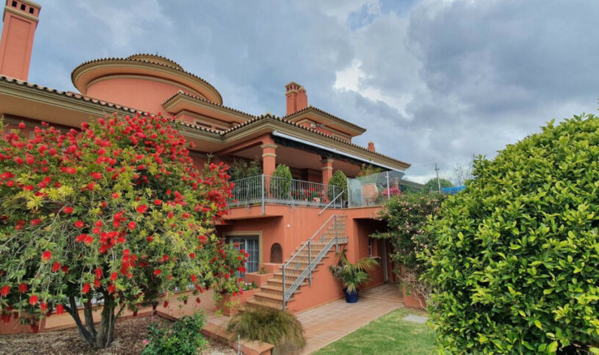 Resale - House -
La Cala de Mijas