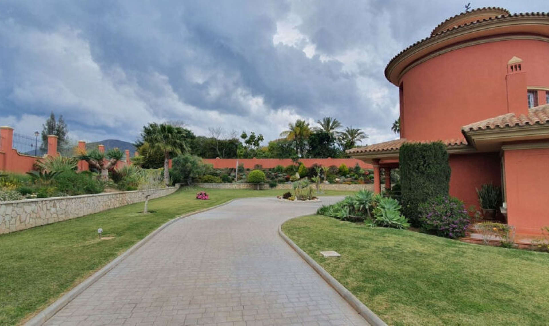 Resale - House -
La Cala de Mijas