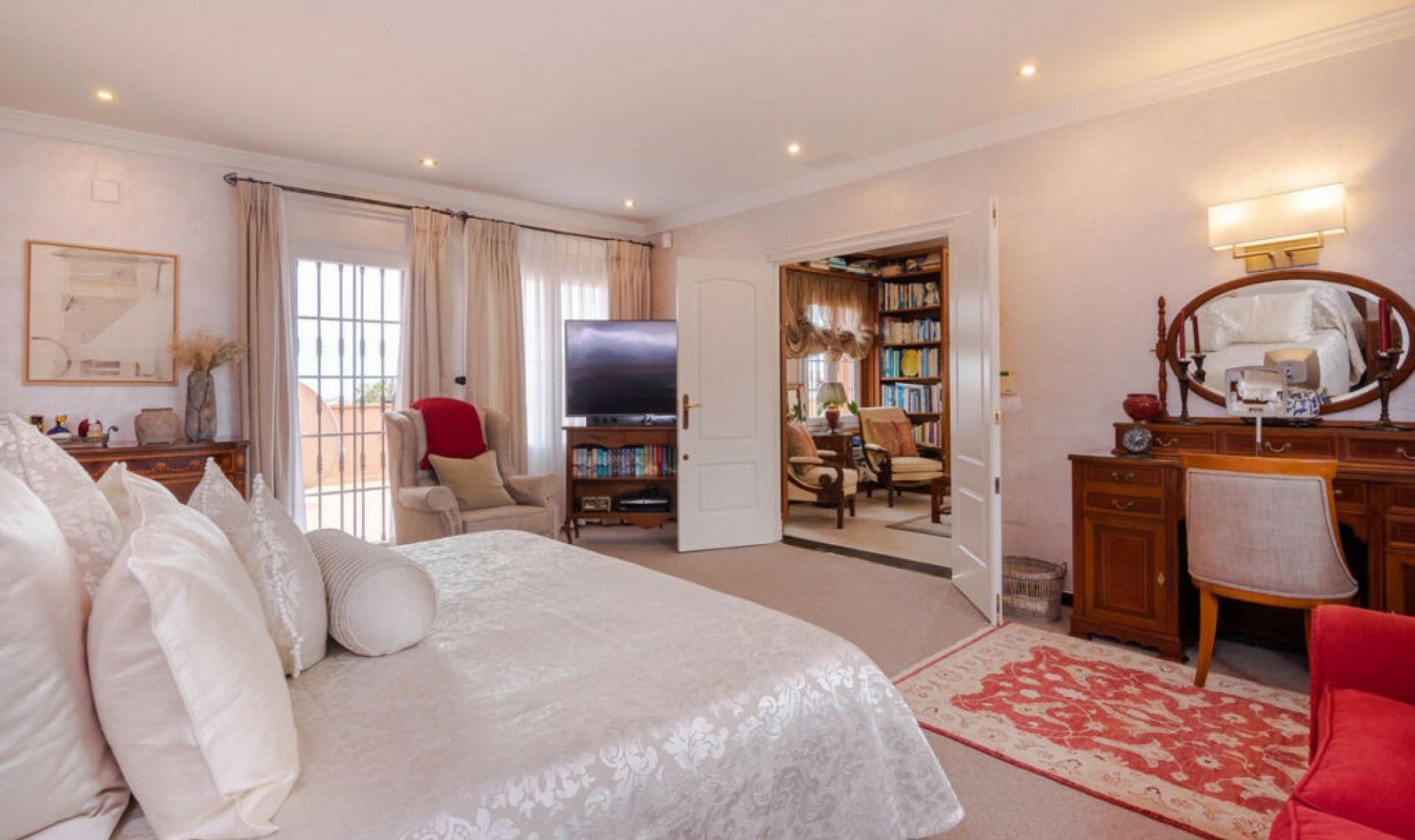 Resale - House -
La Cala de Mijas