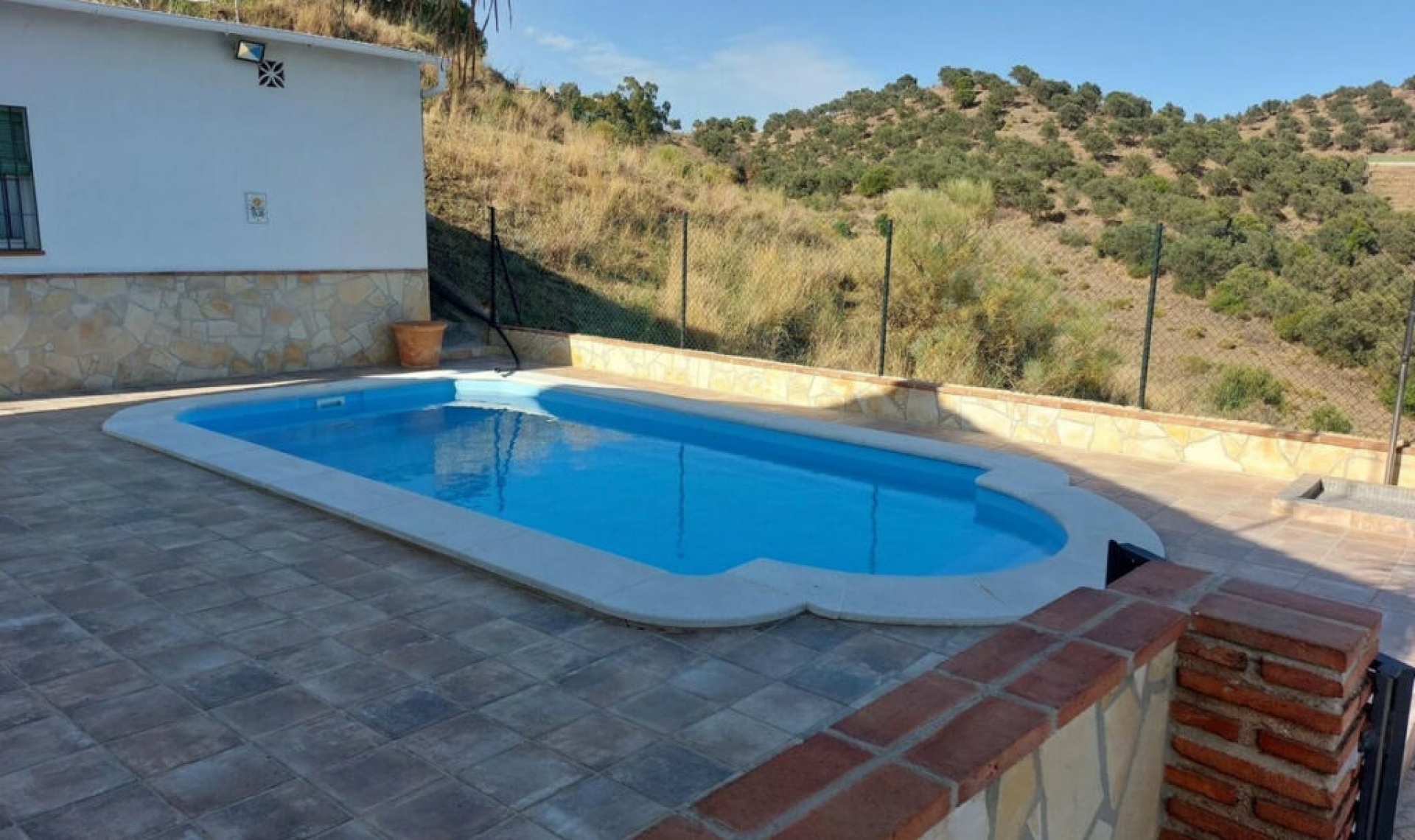 Resale - House -
La Cala de Mijas