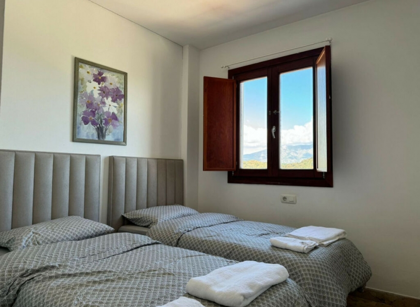 Resale - House -
La Cala de Mijas