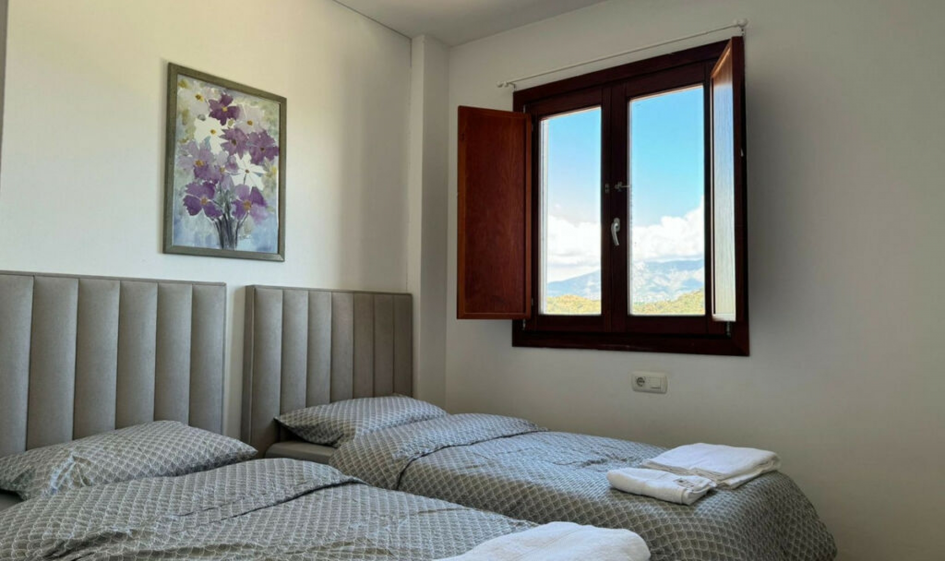 Resale - House -
La Cala de Mijas