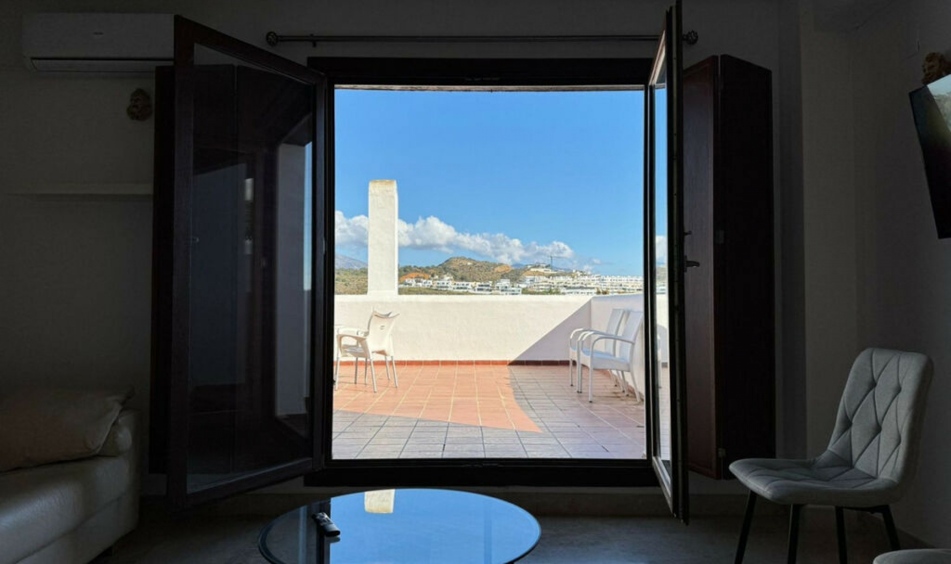 Resale - House -
La Cala de Mijas