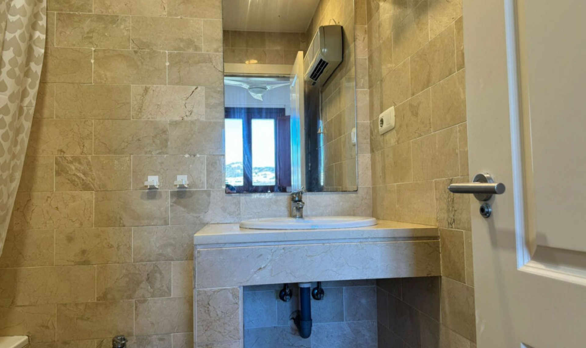 Resale - House -
La Cala de Mijas