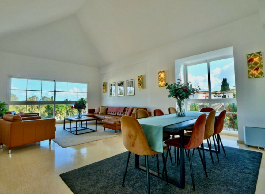 Resale - House -
La Cala de Mijas