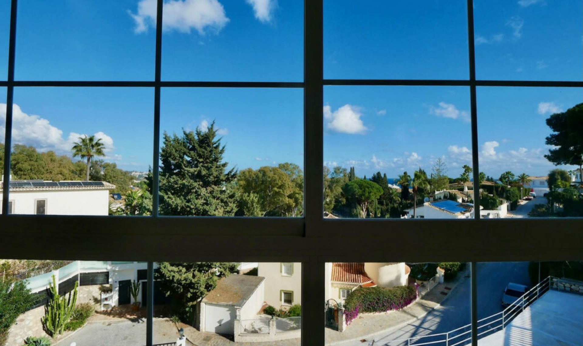 Resale - House -
La Cala de Mijas