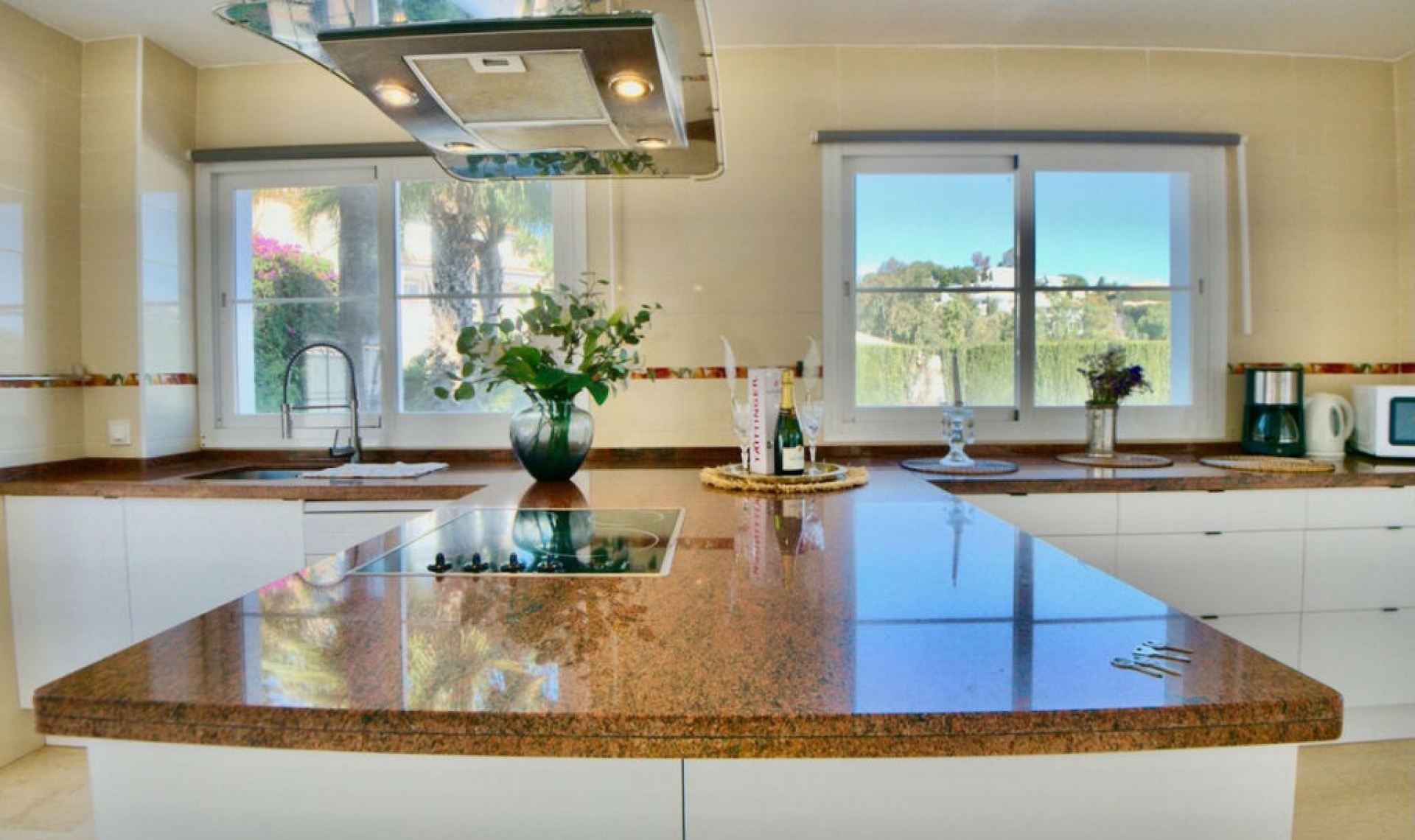 Resale - House -
La Cala de Mijas