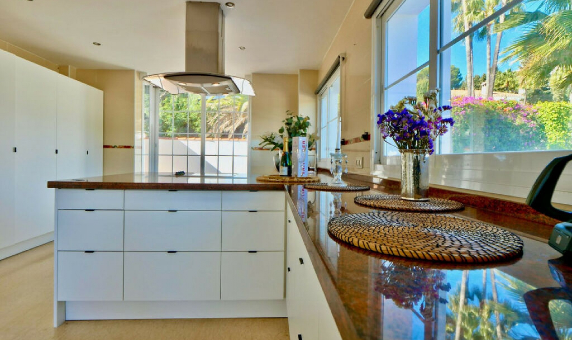 Resale - House -
La Cala de Mijas