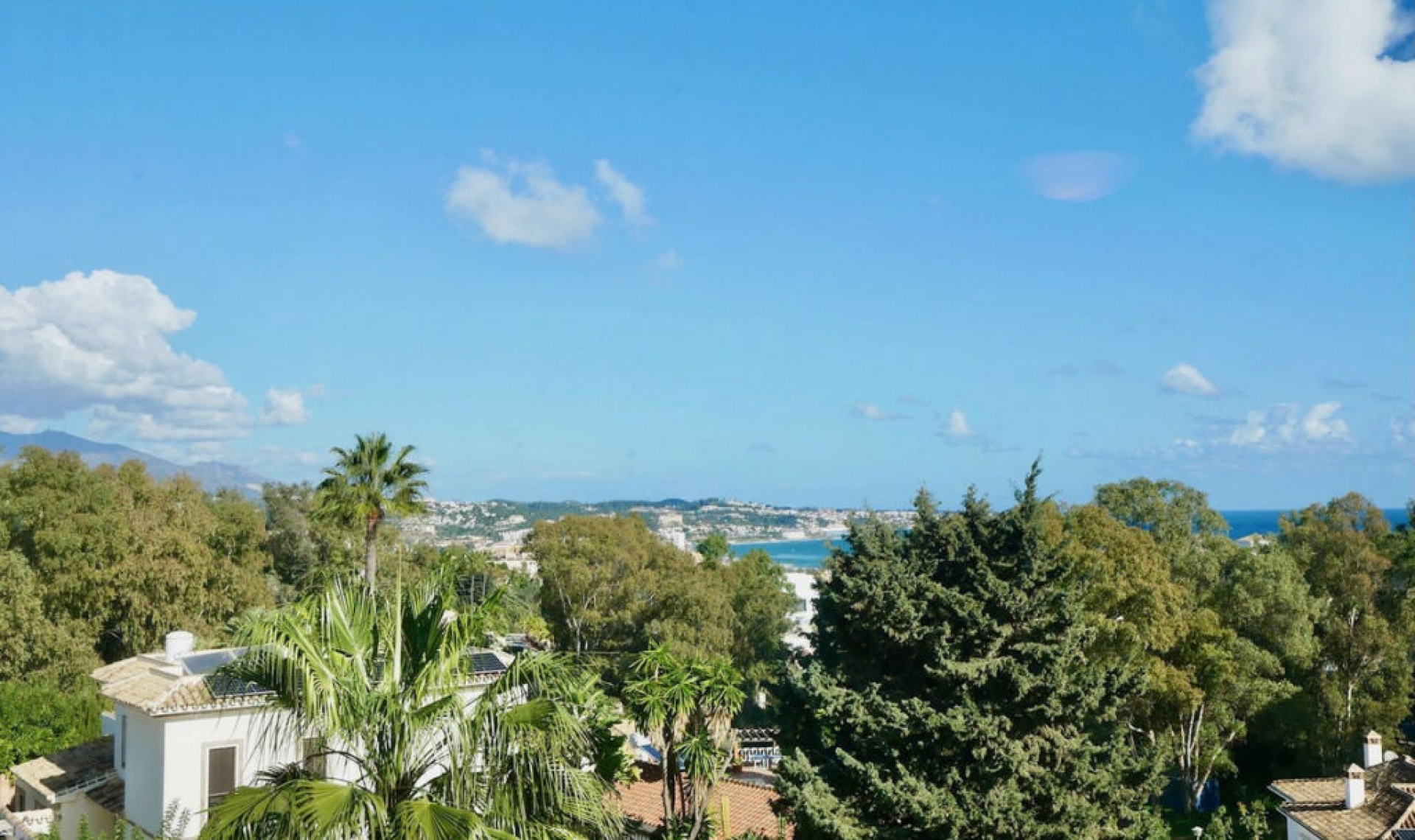 Resale - House -
La Cala de Mijas