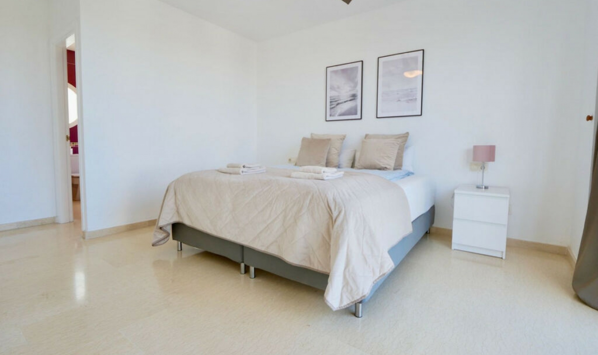 Resale - House -
La Cala de Mijas