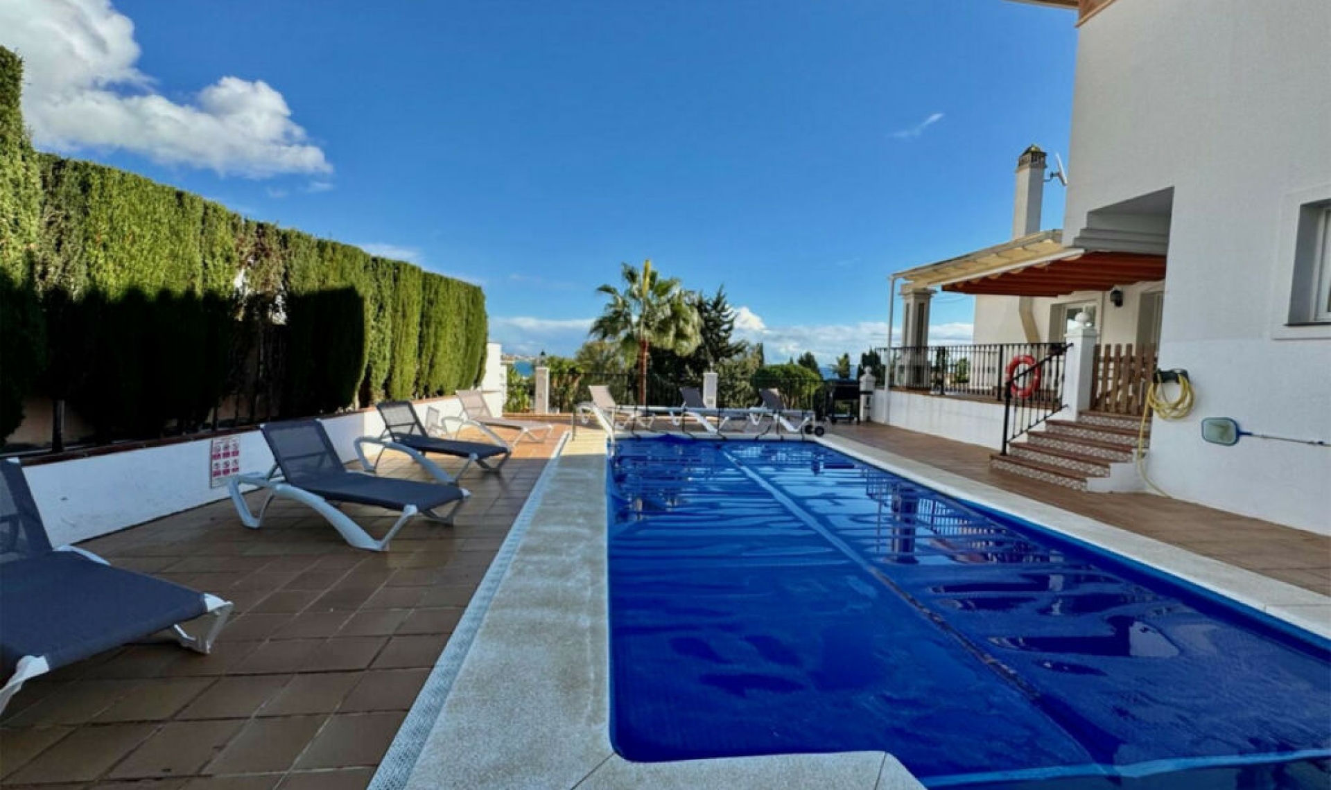 Resale - House -
La Cala de Mijas