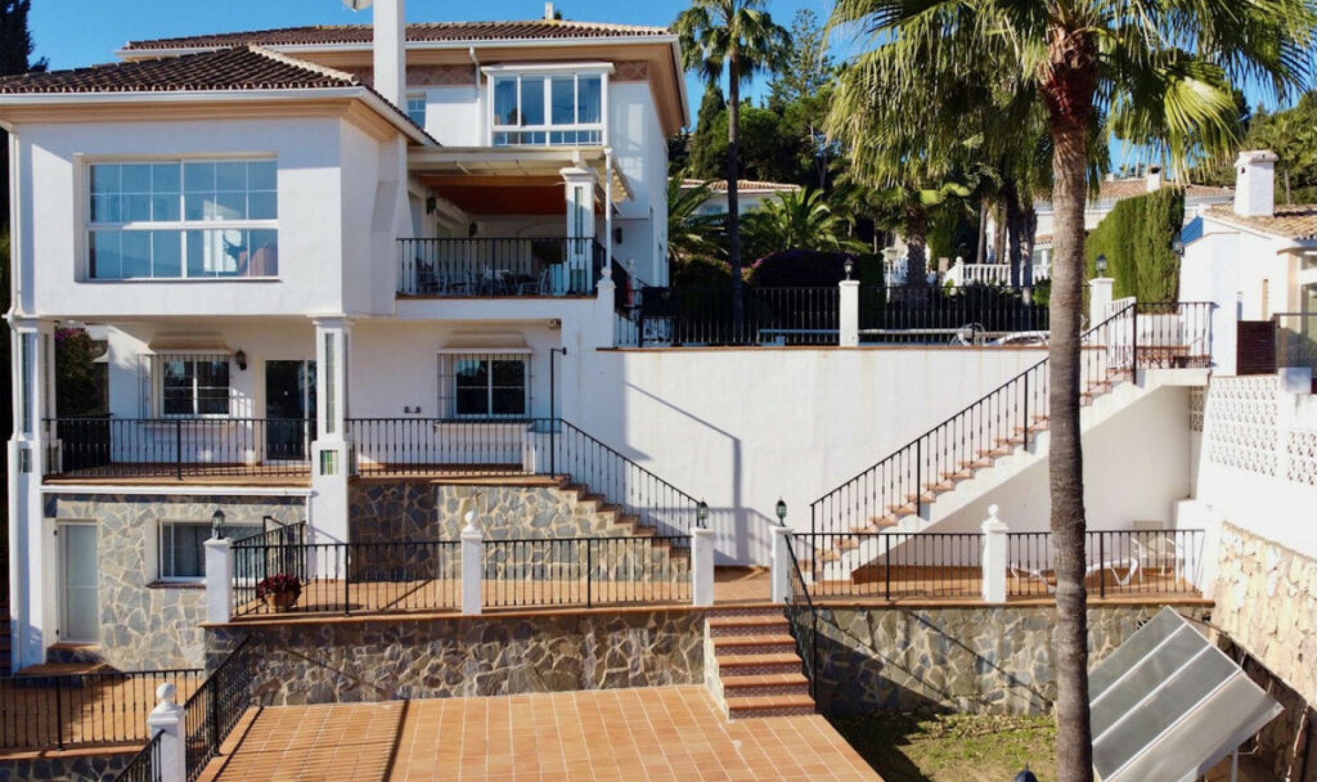Resale - House -
La Cala de Mijas