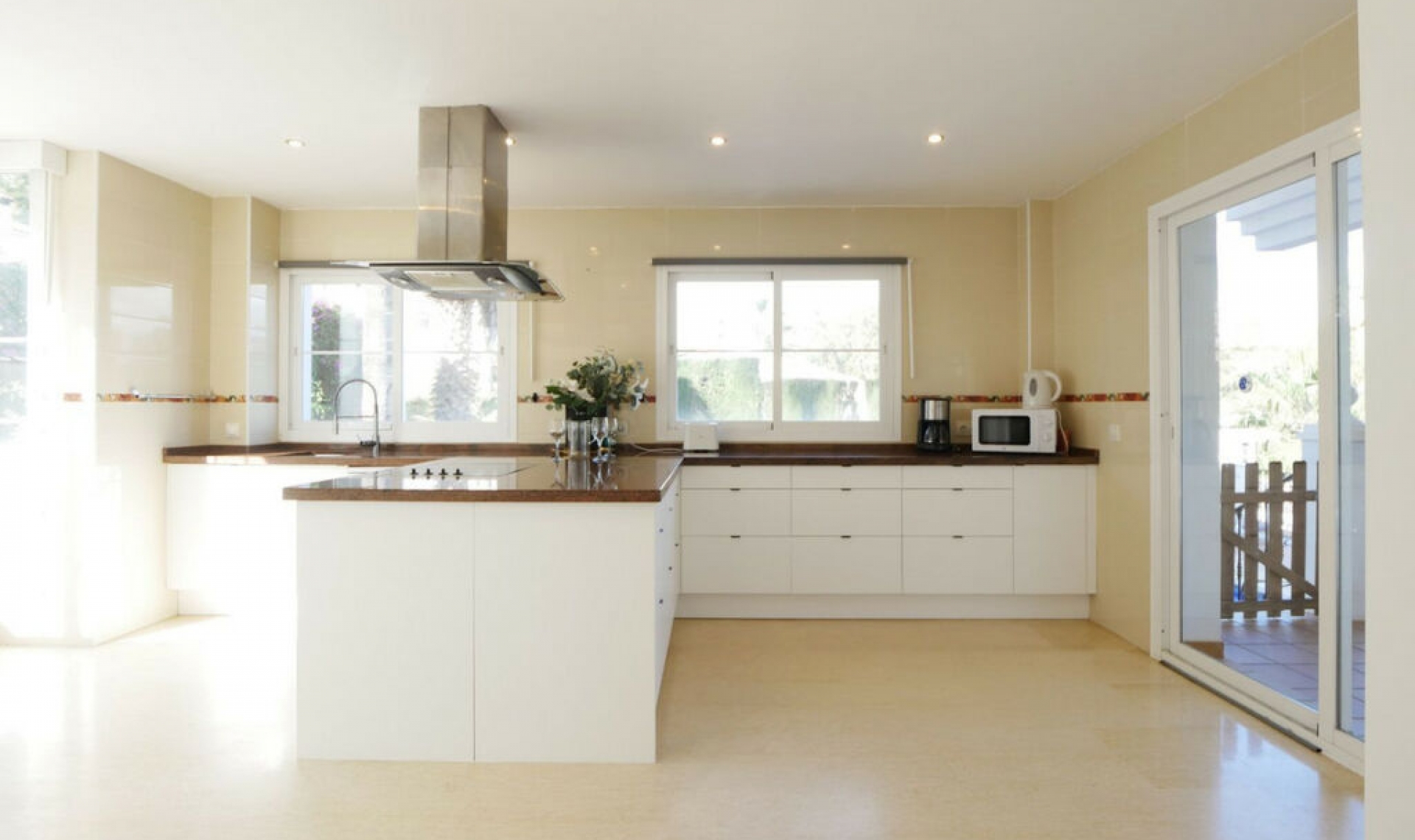 Resale - House -
La Cala de Mijas