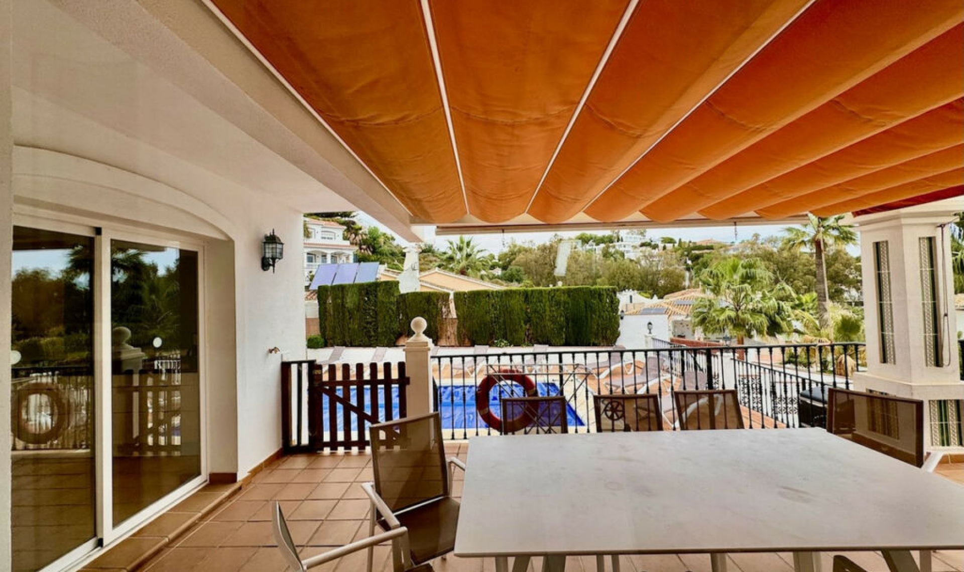 Resale - House -
La Cala de Mijas