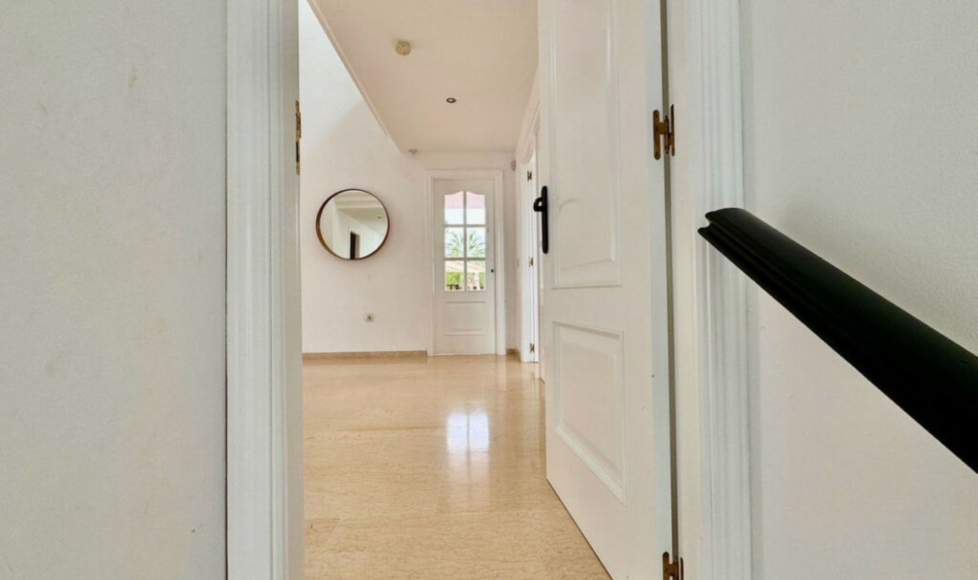 Resale - House -
La Cala de Mijas