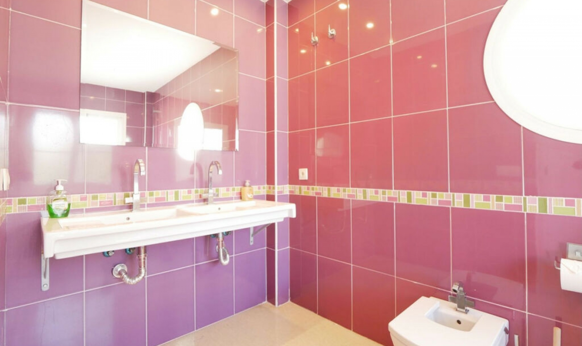 Resale - House -
La Cala de Mijas