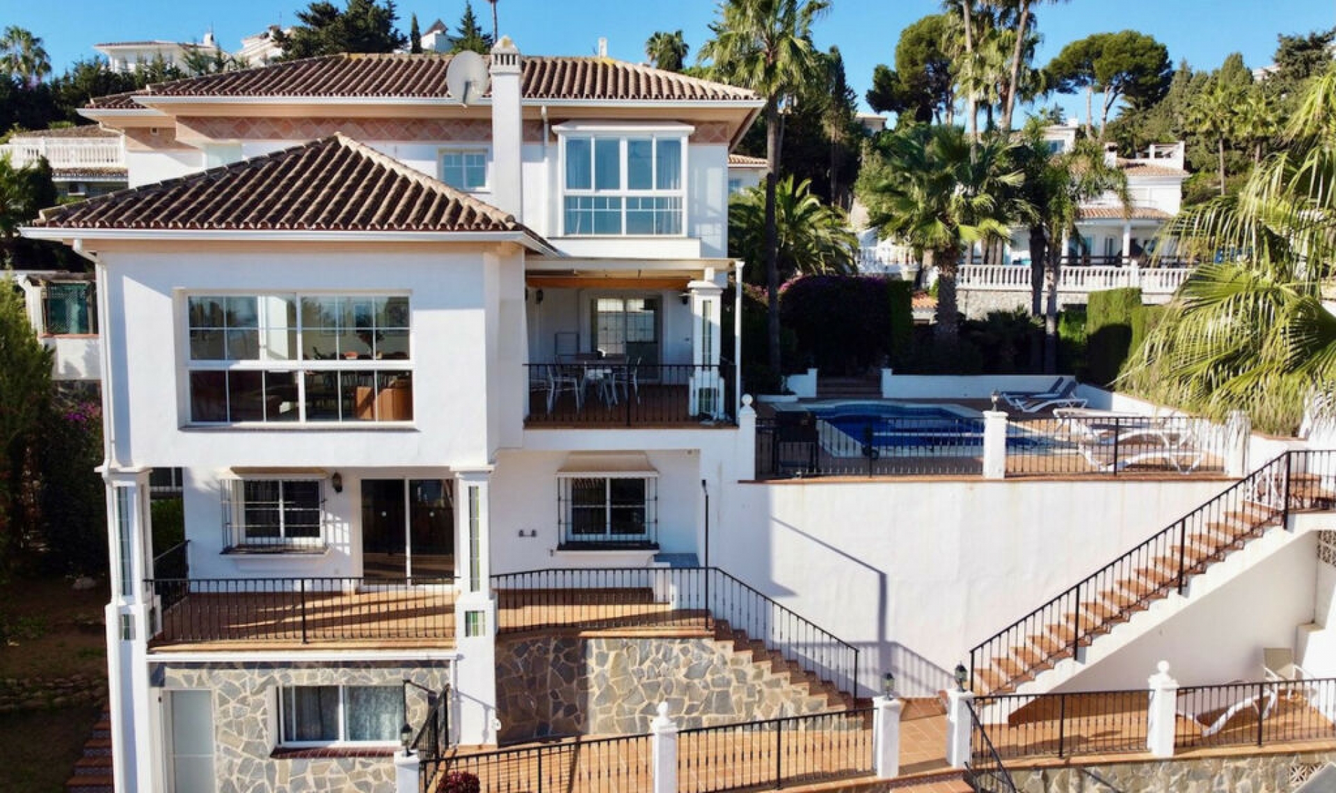 Resale - House -
La Cala de Mijas