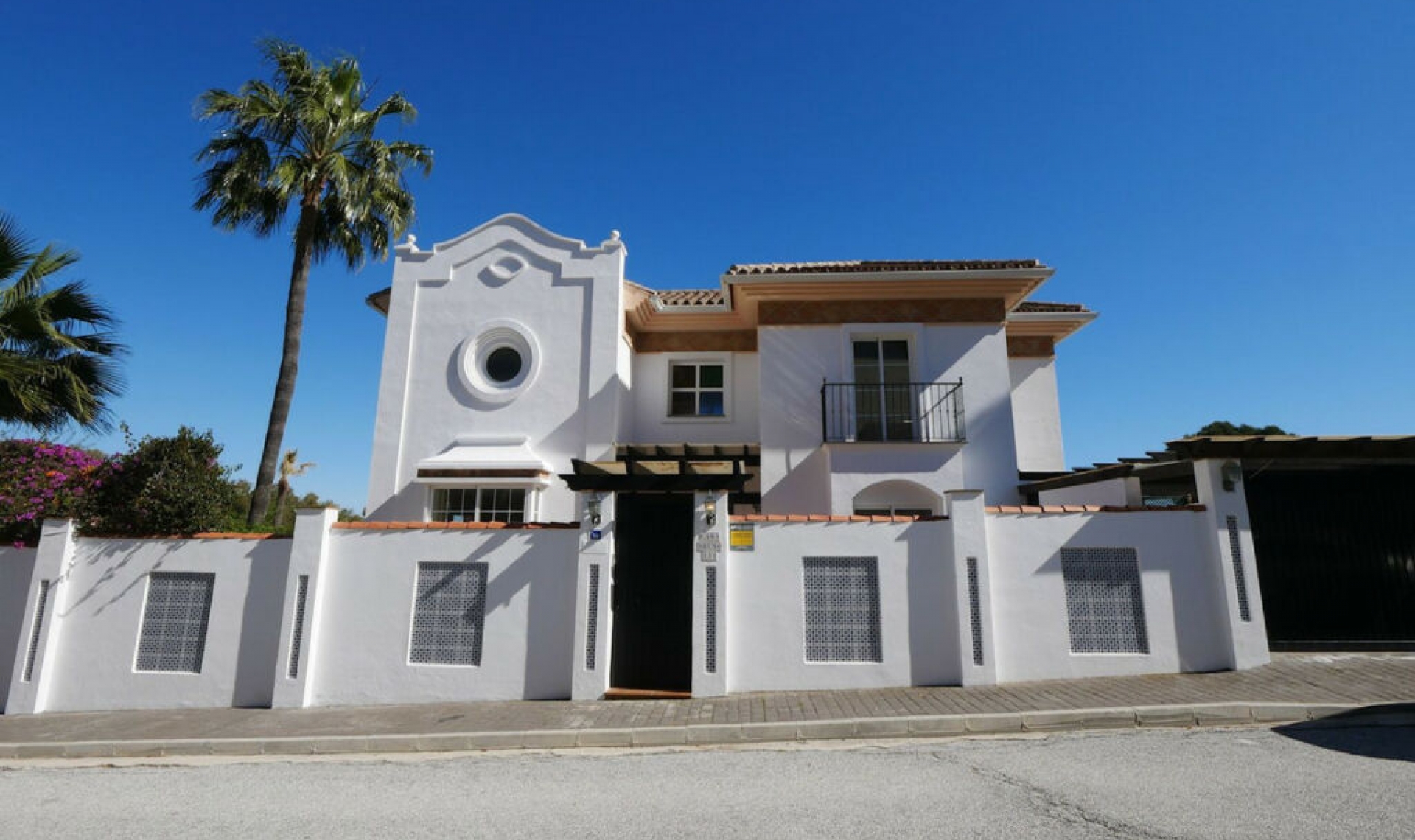 Resale - House -
La Cala de Mijas