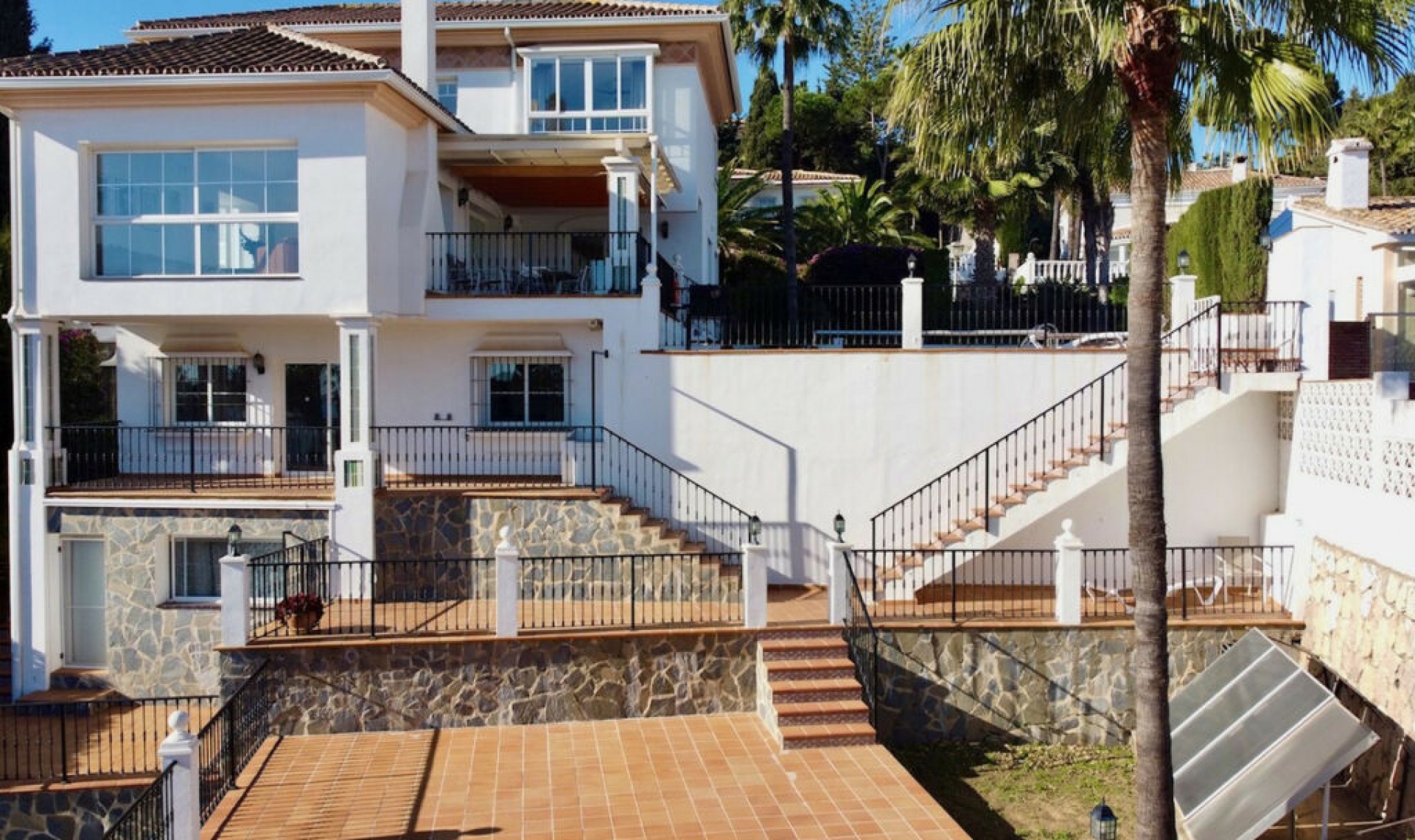 Resale - House -
La Cala de Mijas