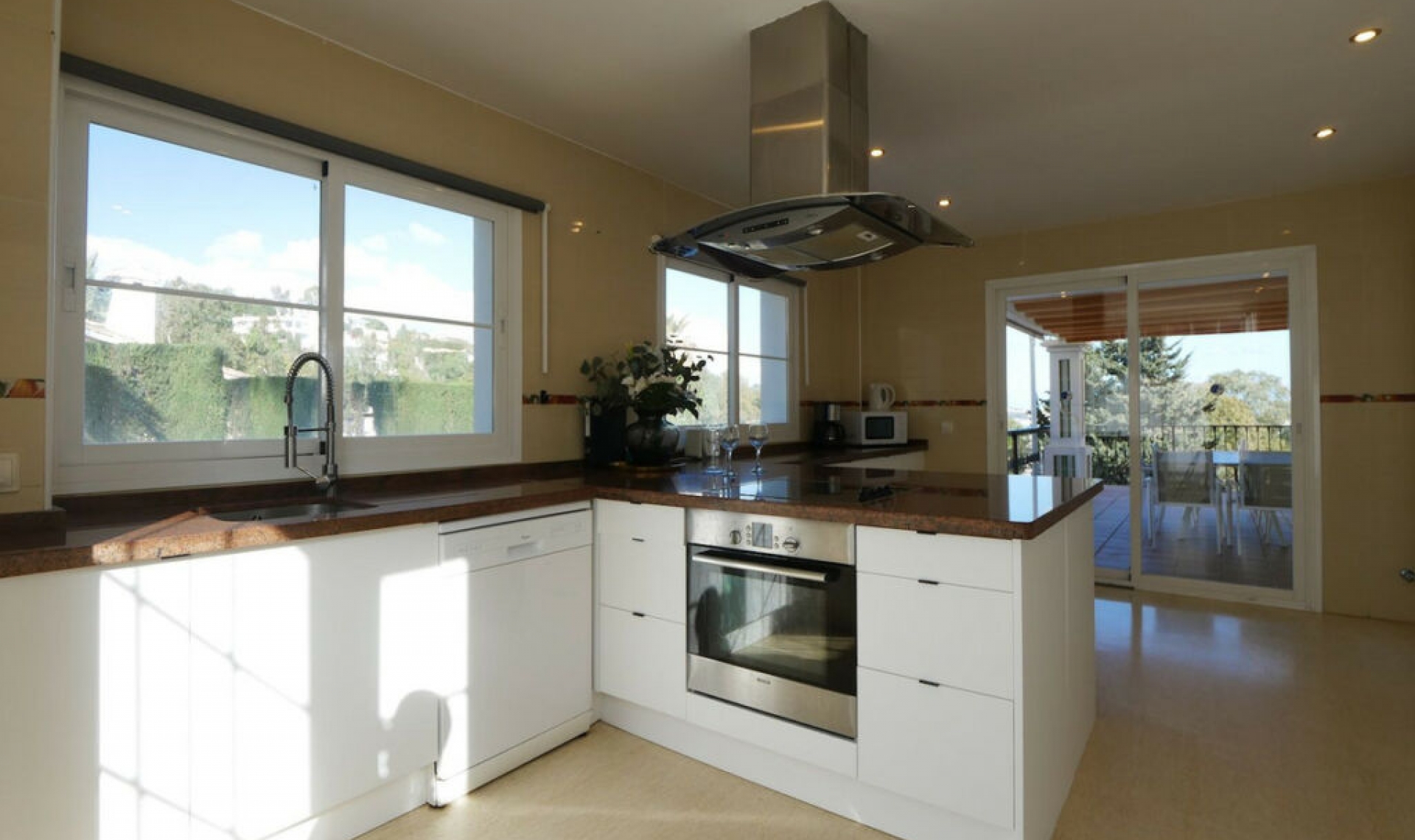 Resale - House -
La Cala de Mijas