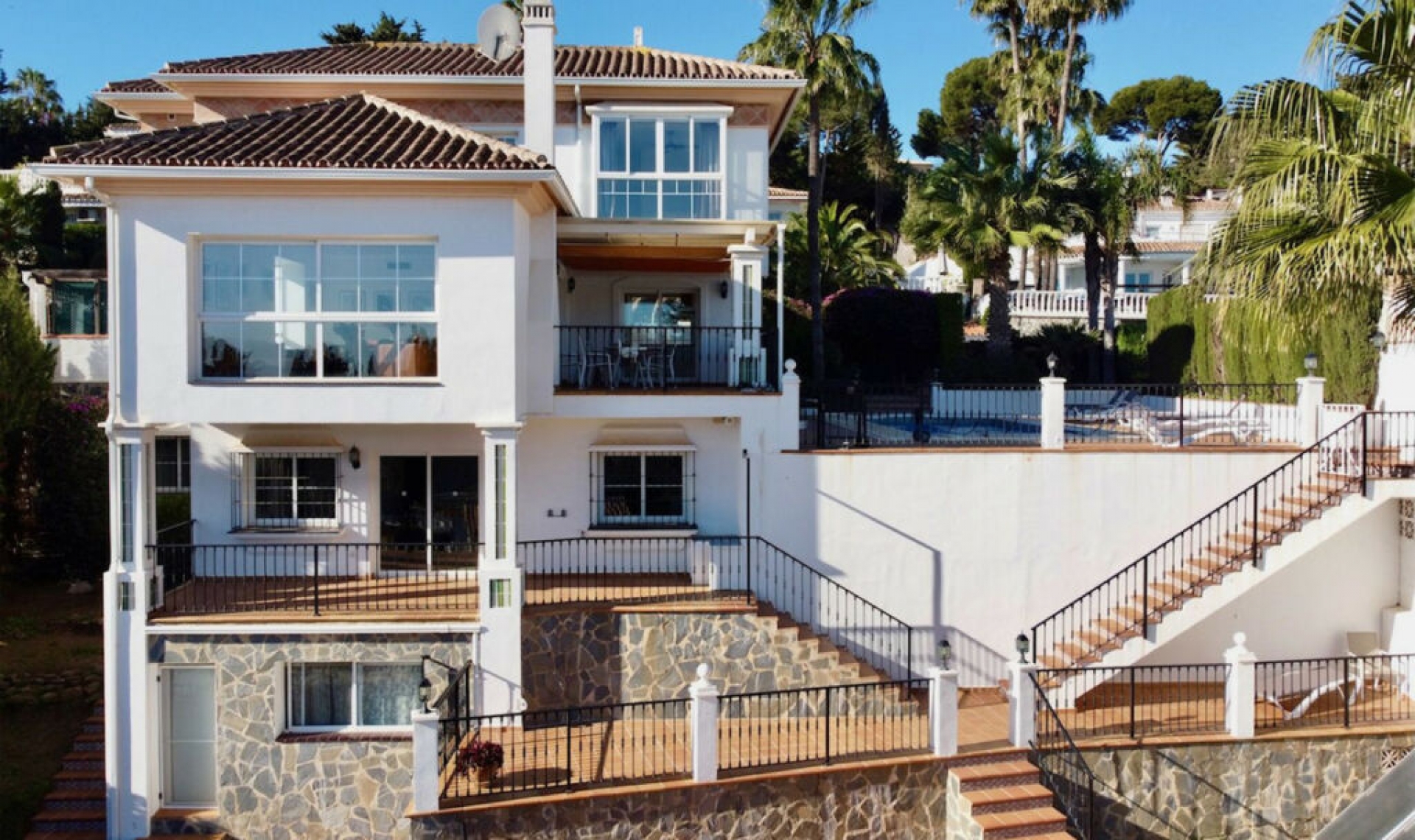 Resale - House -
La Cala de Mijas