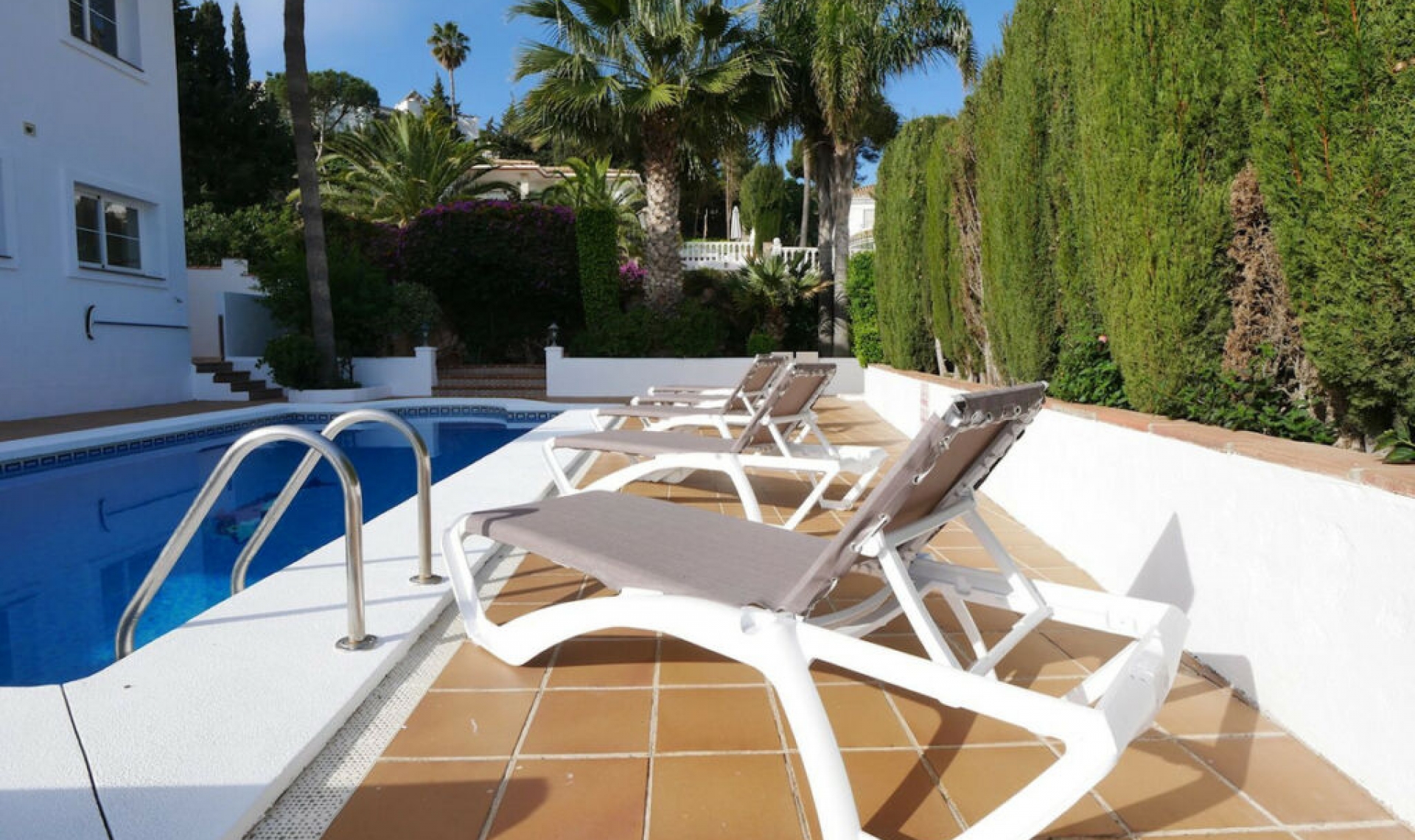Resale - House -
La Cala de Mijas