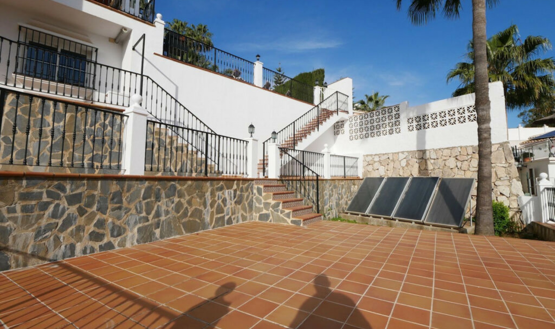 Resale - House -
La Cala de Mijas