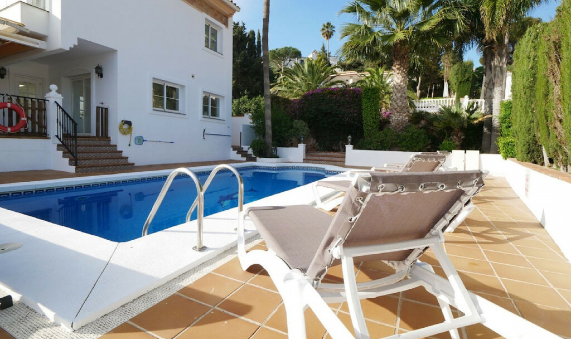 Resale - House -
La Cala de Mijas