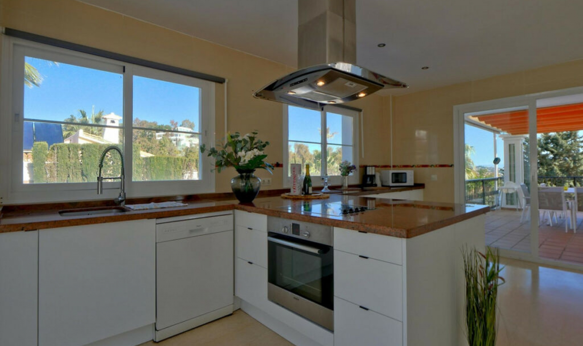 Resale - House -
La Cala de Mijas