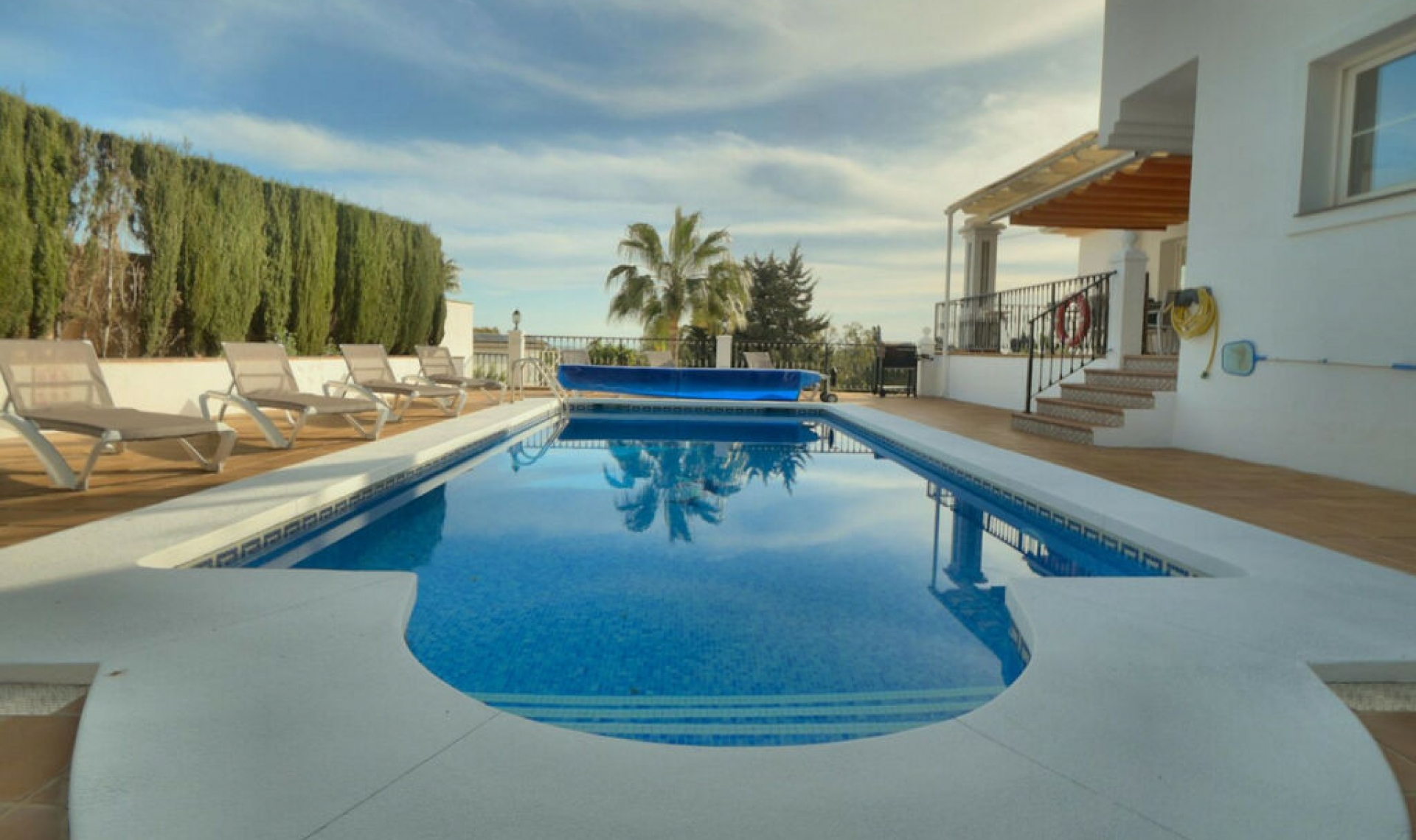 Resale - House -
La Cala de Mijas