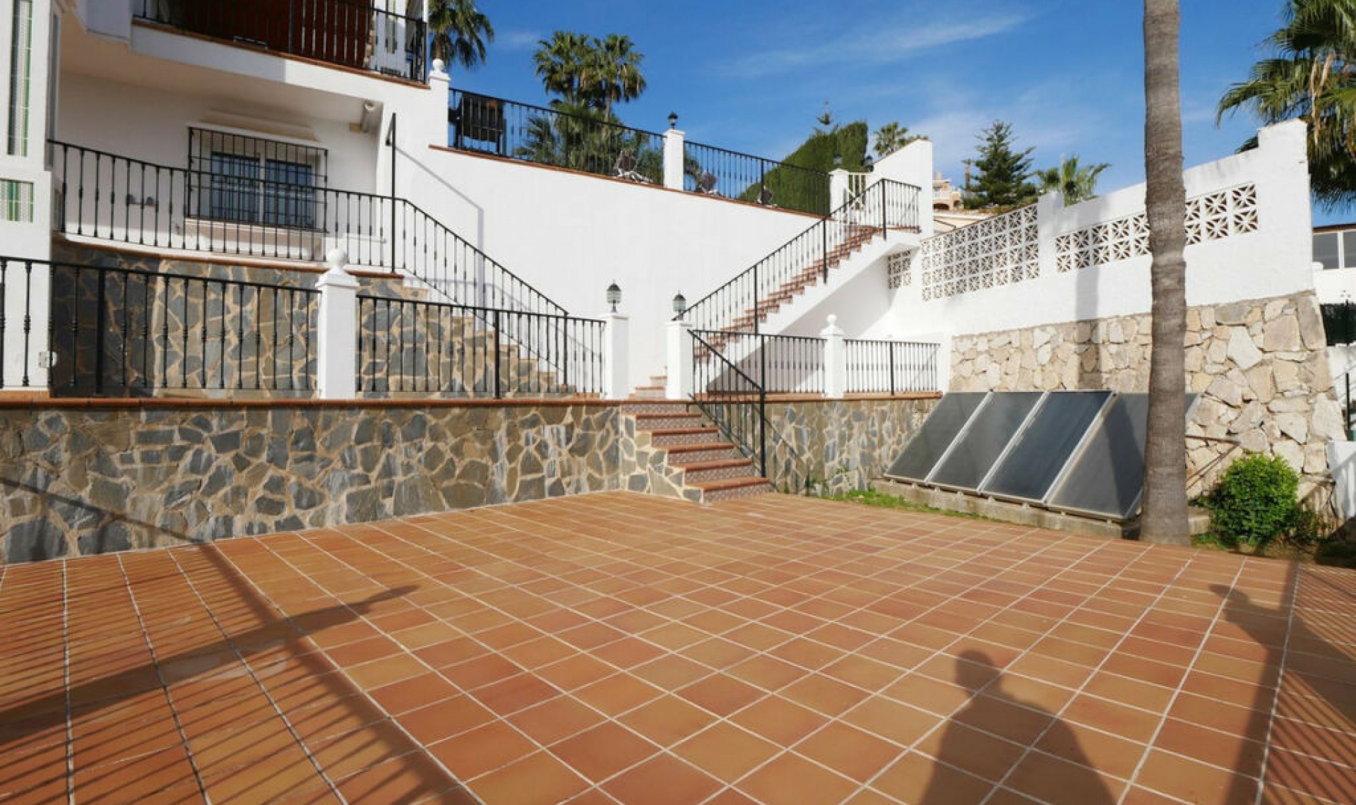 Resale - House -
La Cala de Mijas
