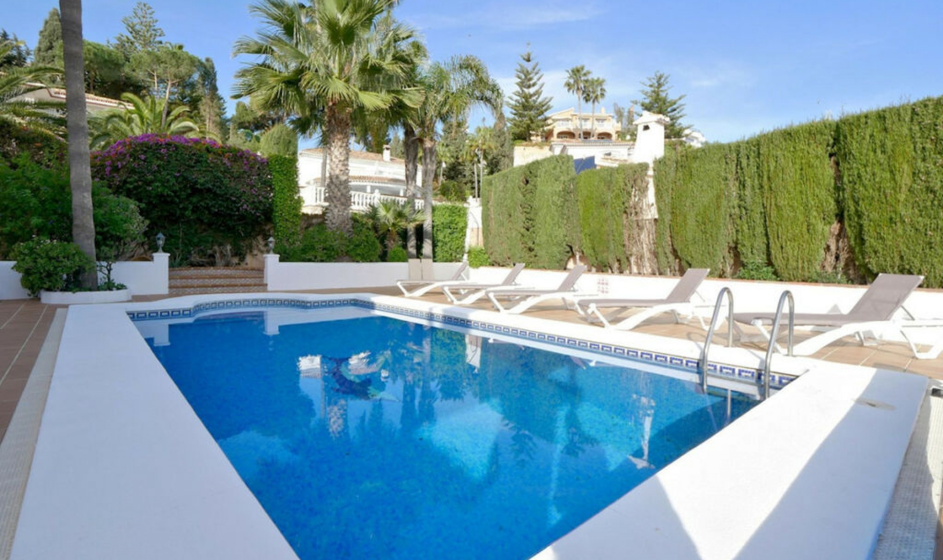 Resale - House -
La Cala de Mijas