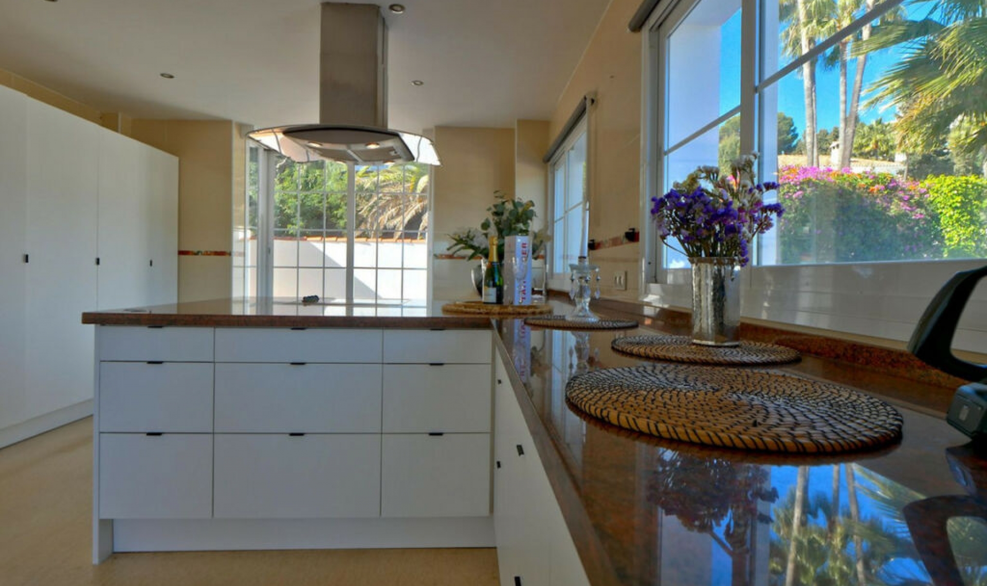 Resale - House -
La Cala de Mijas