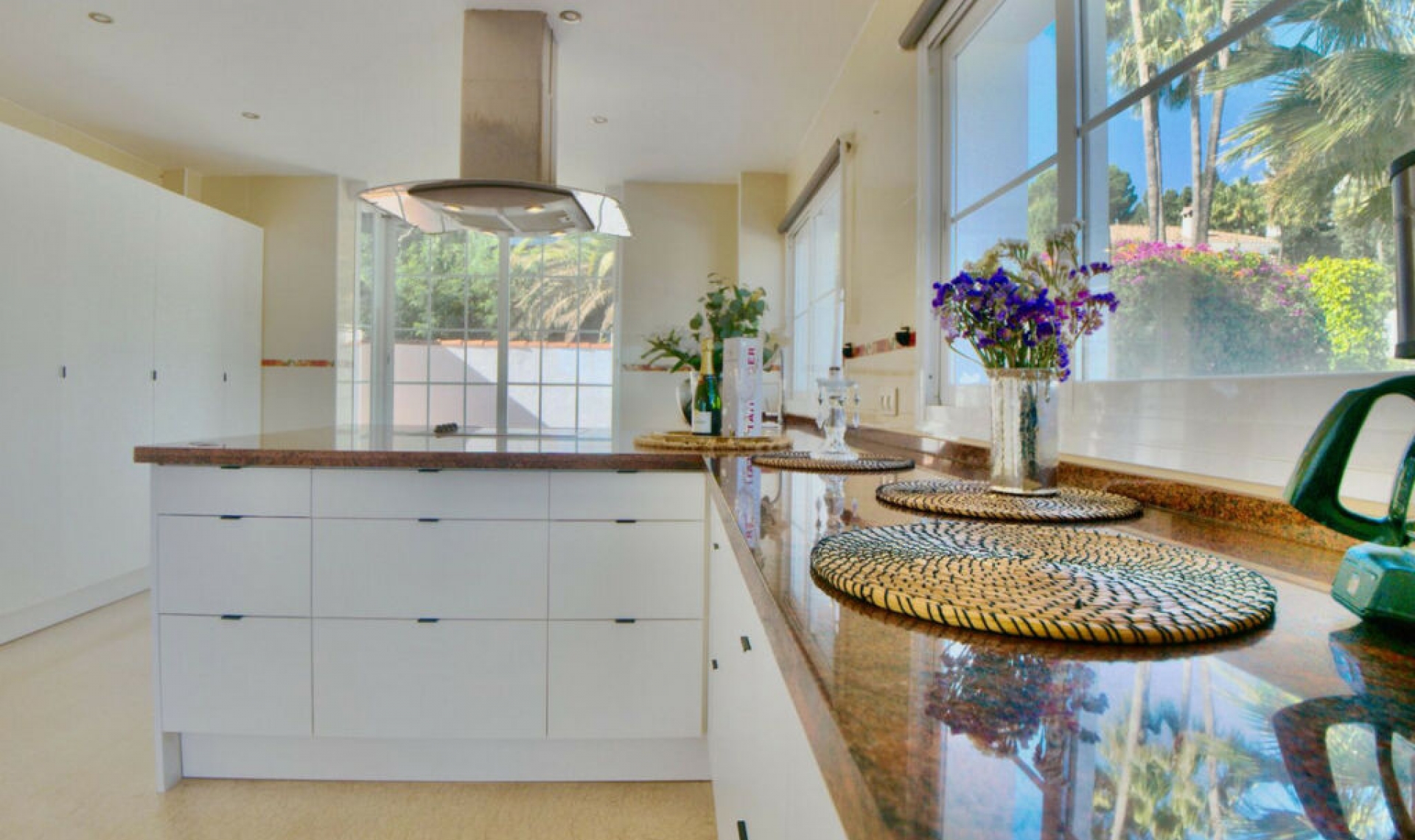 Resale - House -
La Cala de Mijas